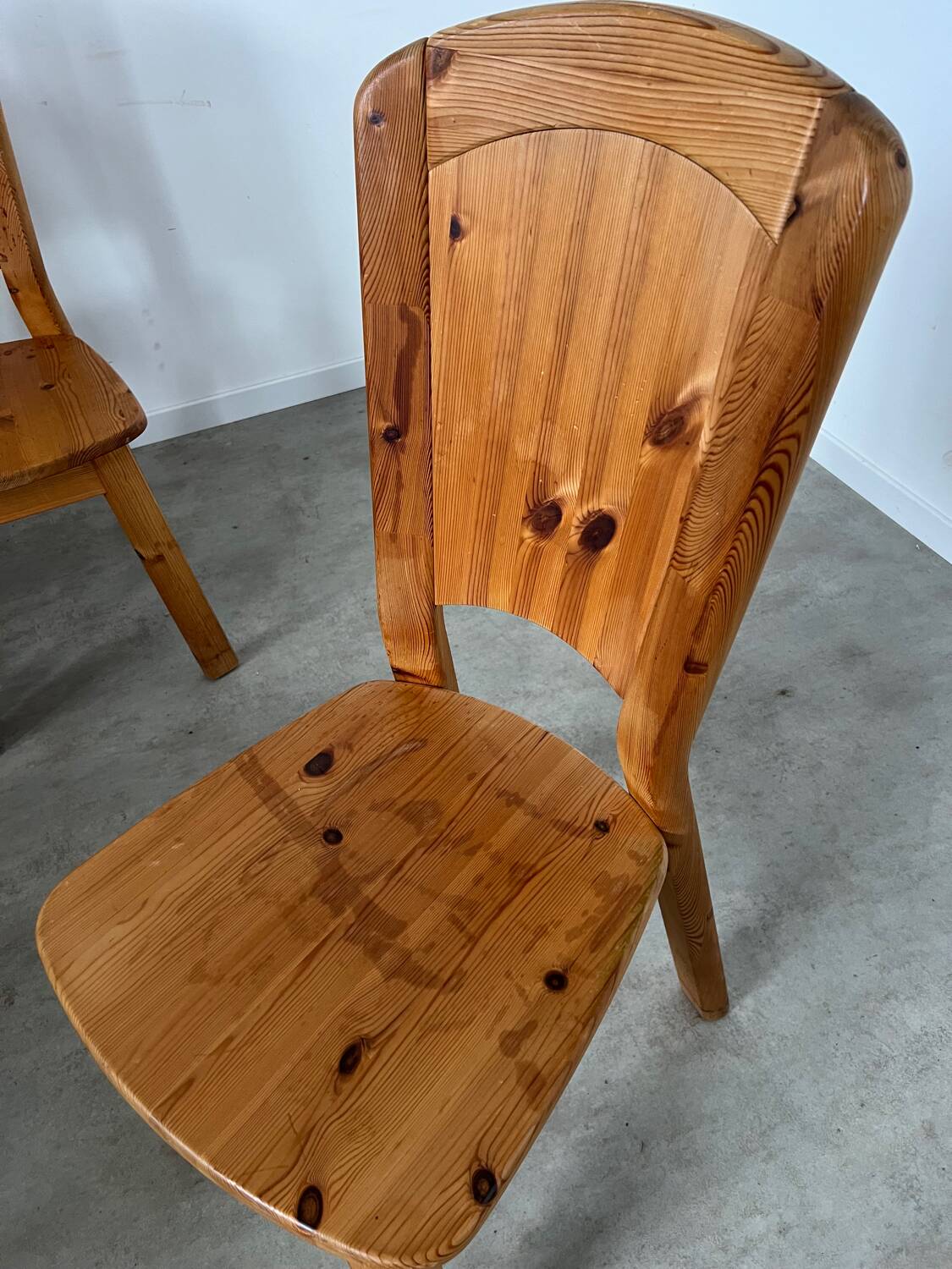 French design pine table and chair set from the 70s brutalist vintage arcs