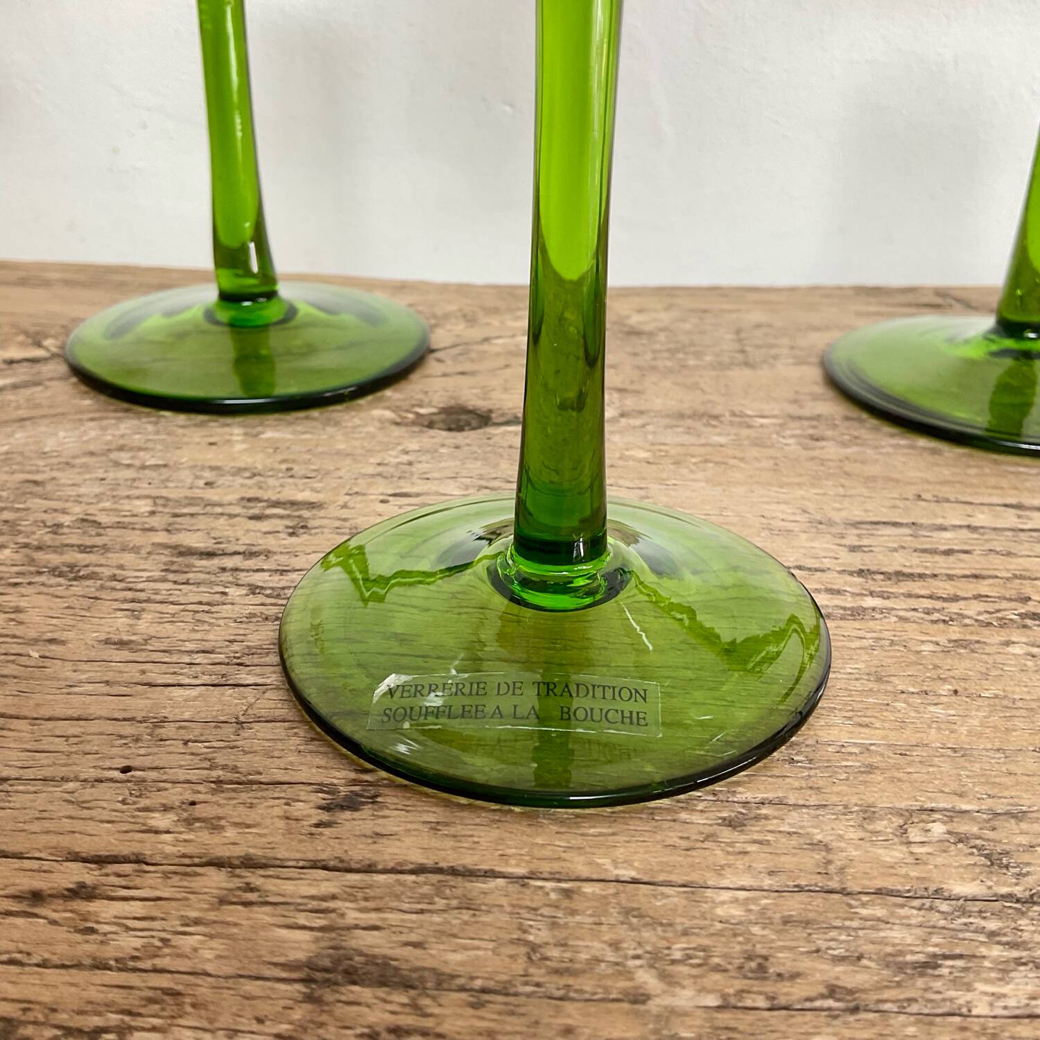 5 mouth-blown Alsace glasses, grape decoration