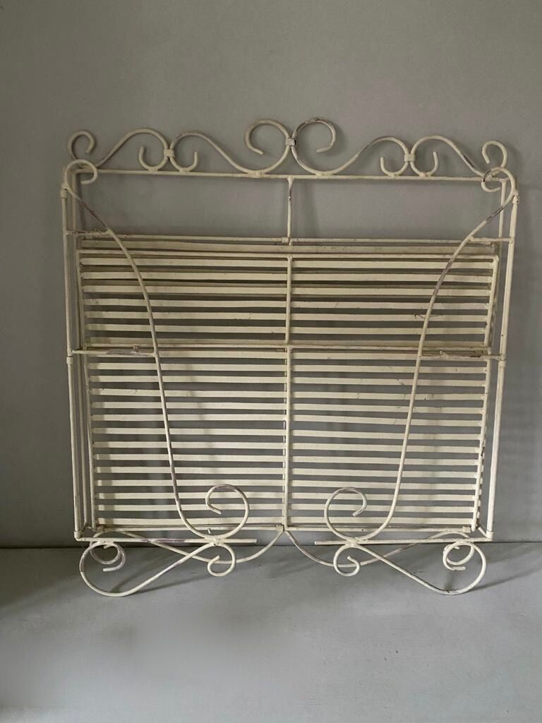 Kitchen shelf, three trays