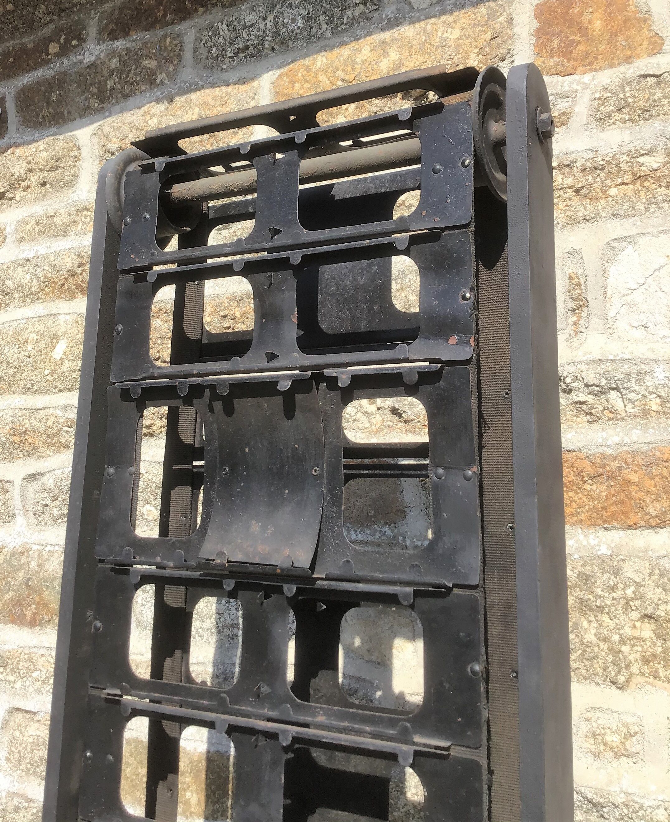 Former postcard drop-down display