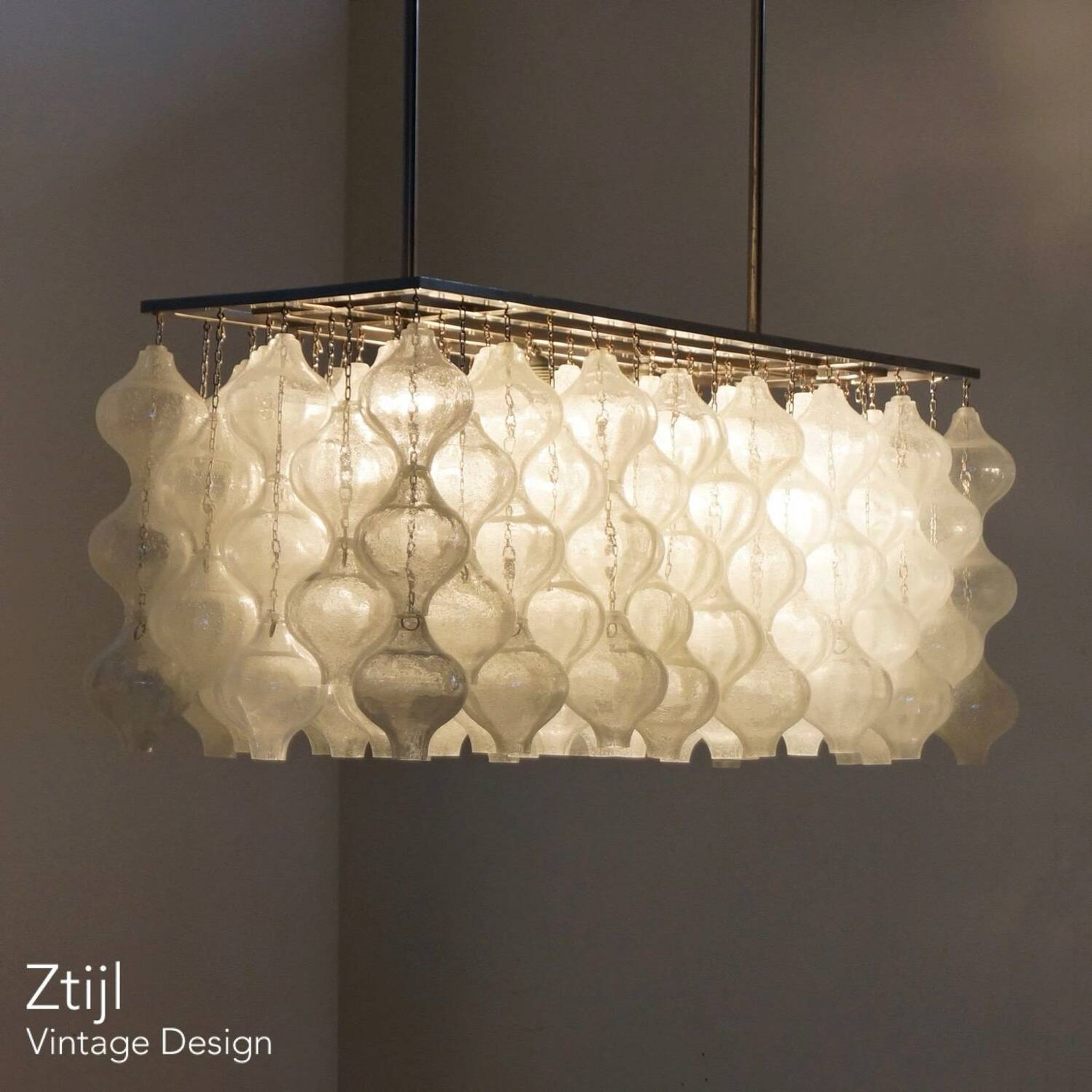 Lampe suspendue Tulipan avec 162 éléments en verre, Autriche années 1960 | Objet unique
