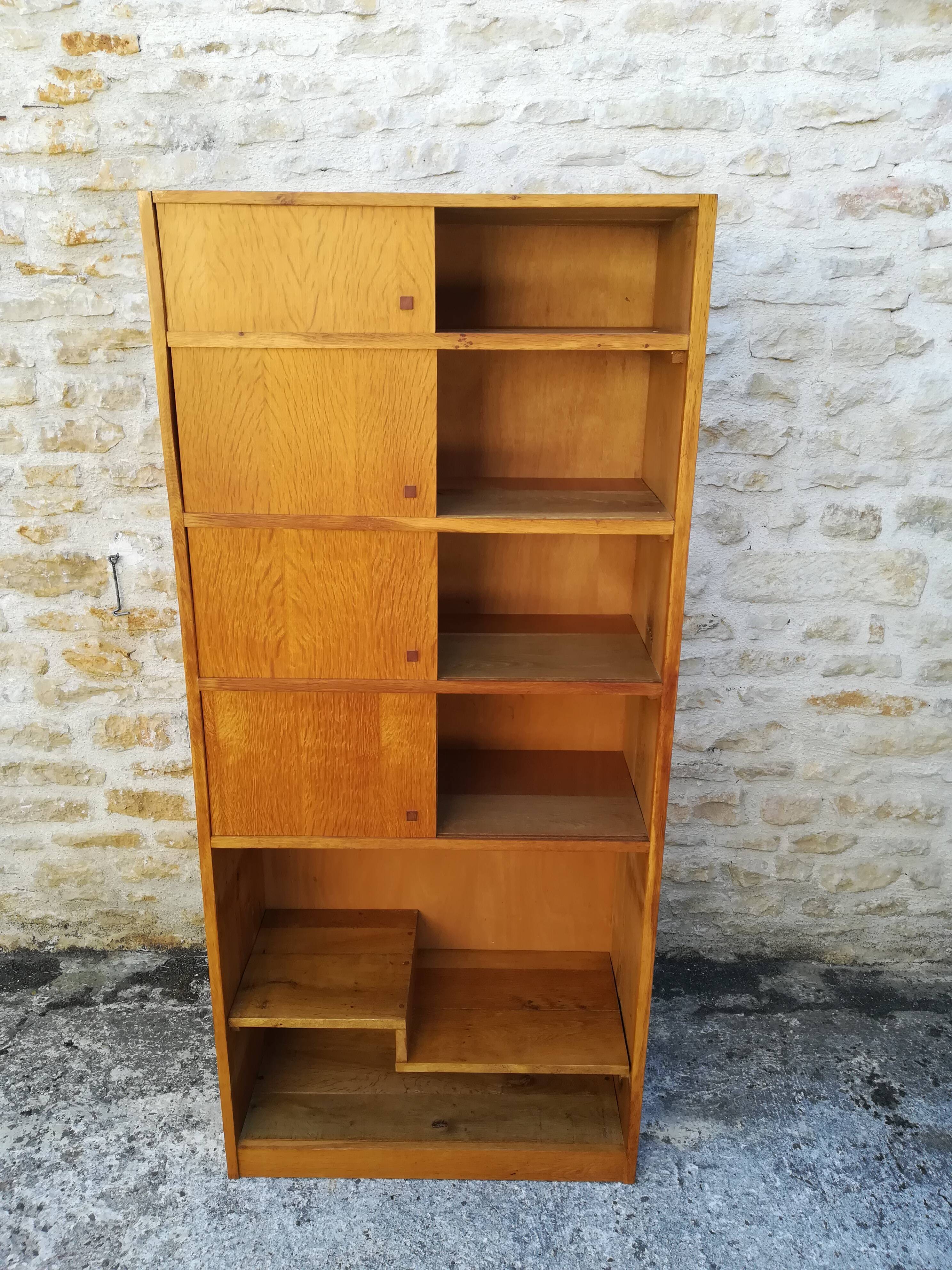 Buffet with sliding doors