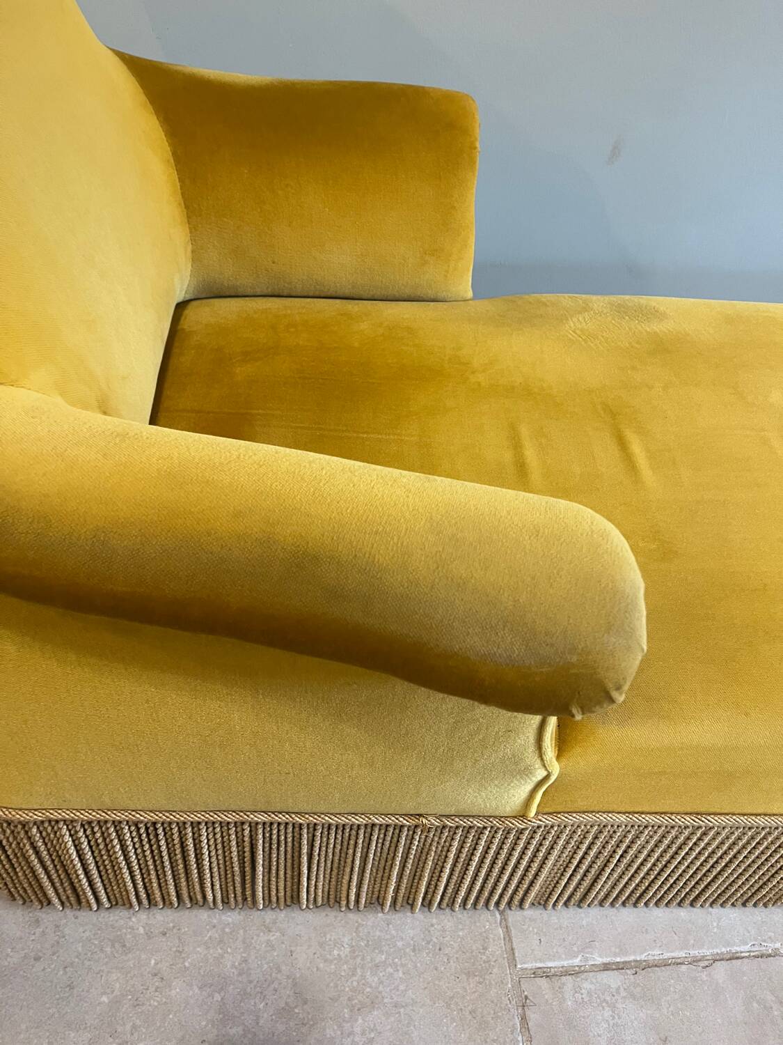 Golden velvet daybed