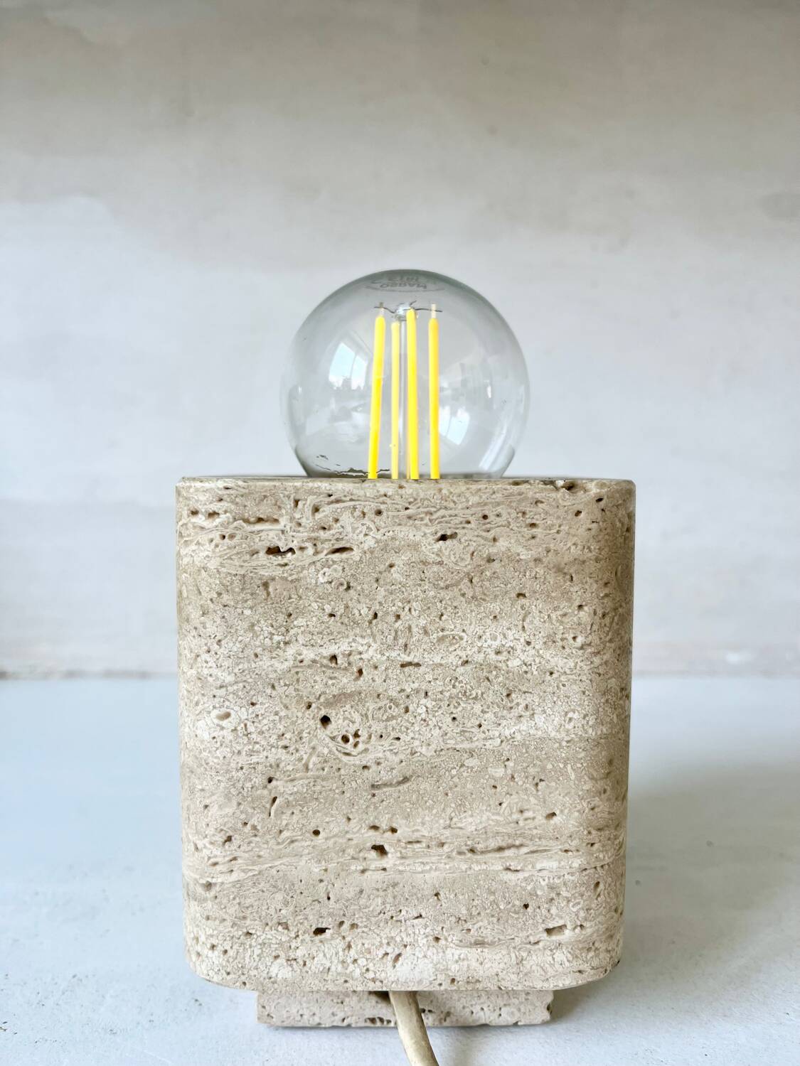 Lampe de chevet en travertin italien vintage