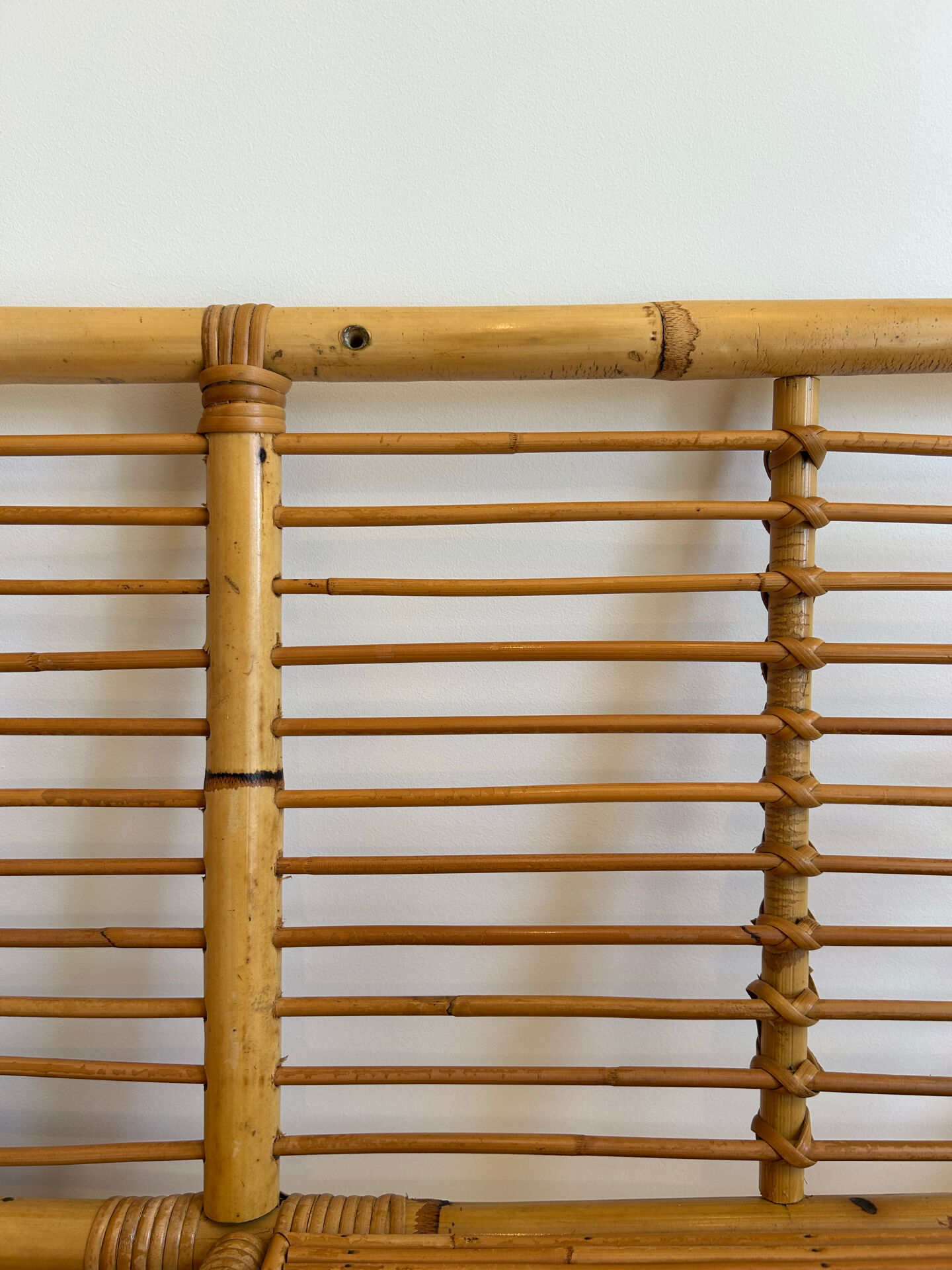 Tête de lit vintage en rotin