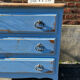 Commode bleue patinée