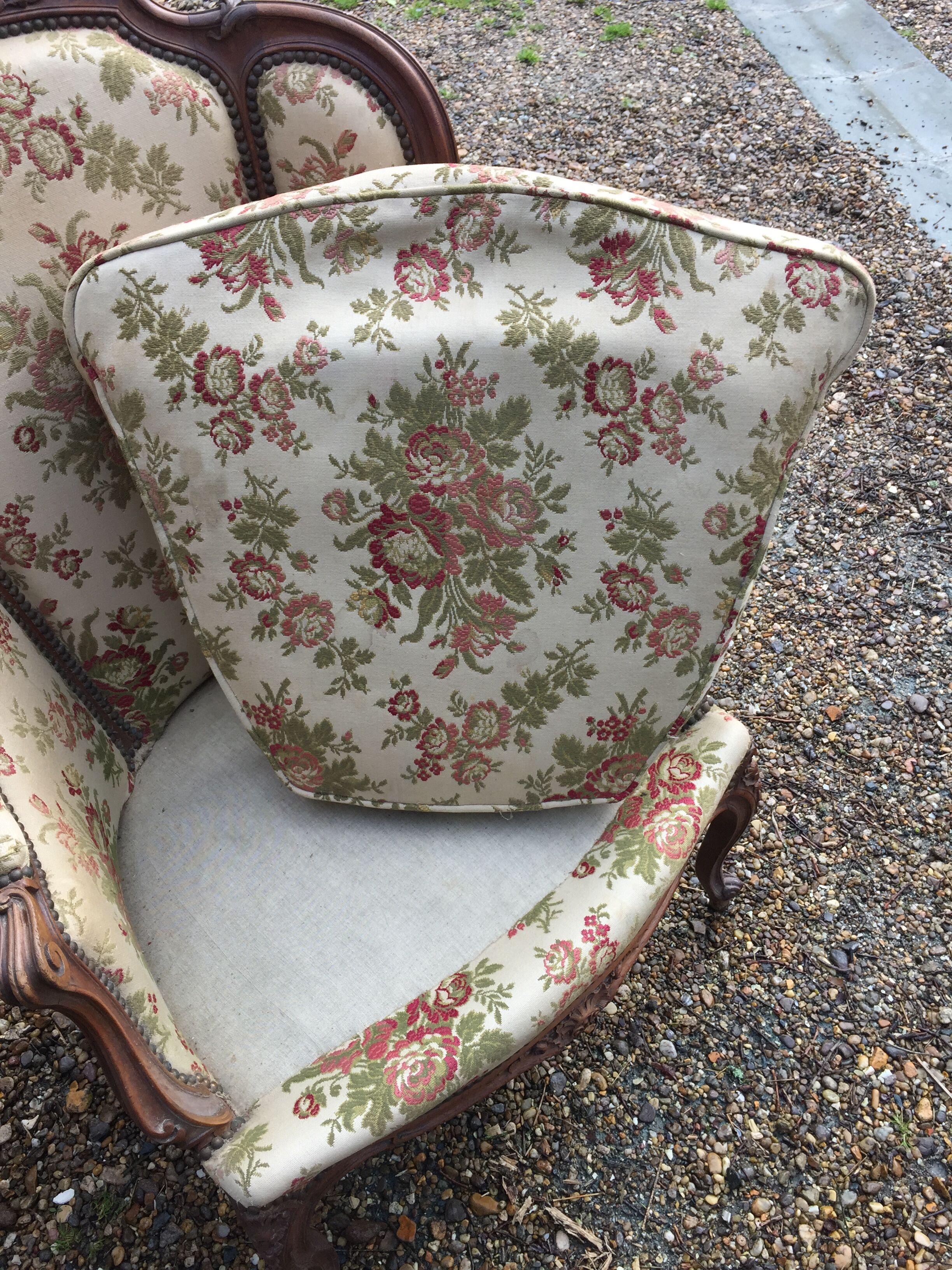 Fauteuil Louis XV dit rocaille en noyer