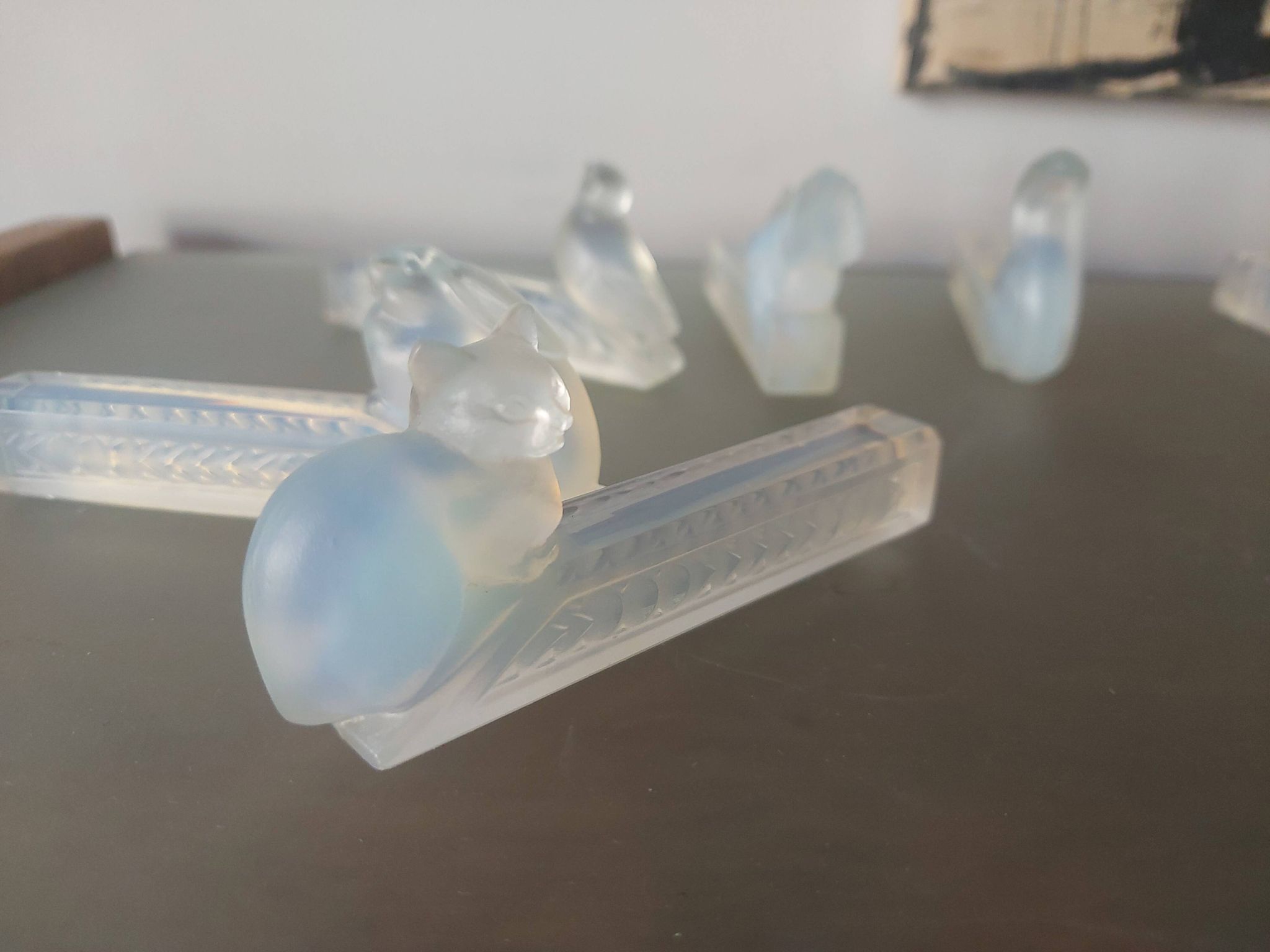9 doors art deco knives in opalescent glass, bestiary.