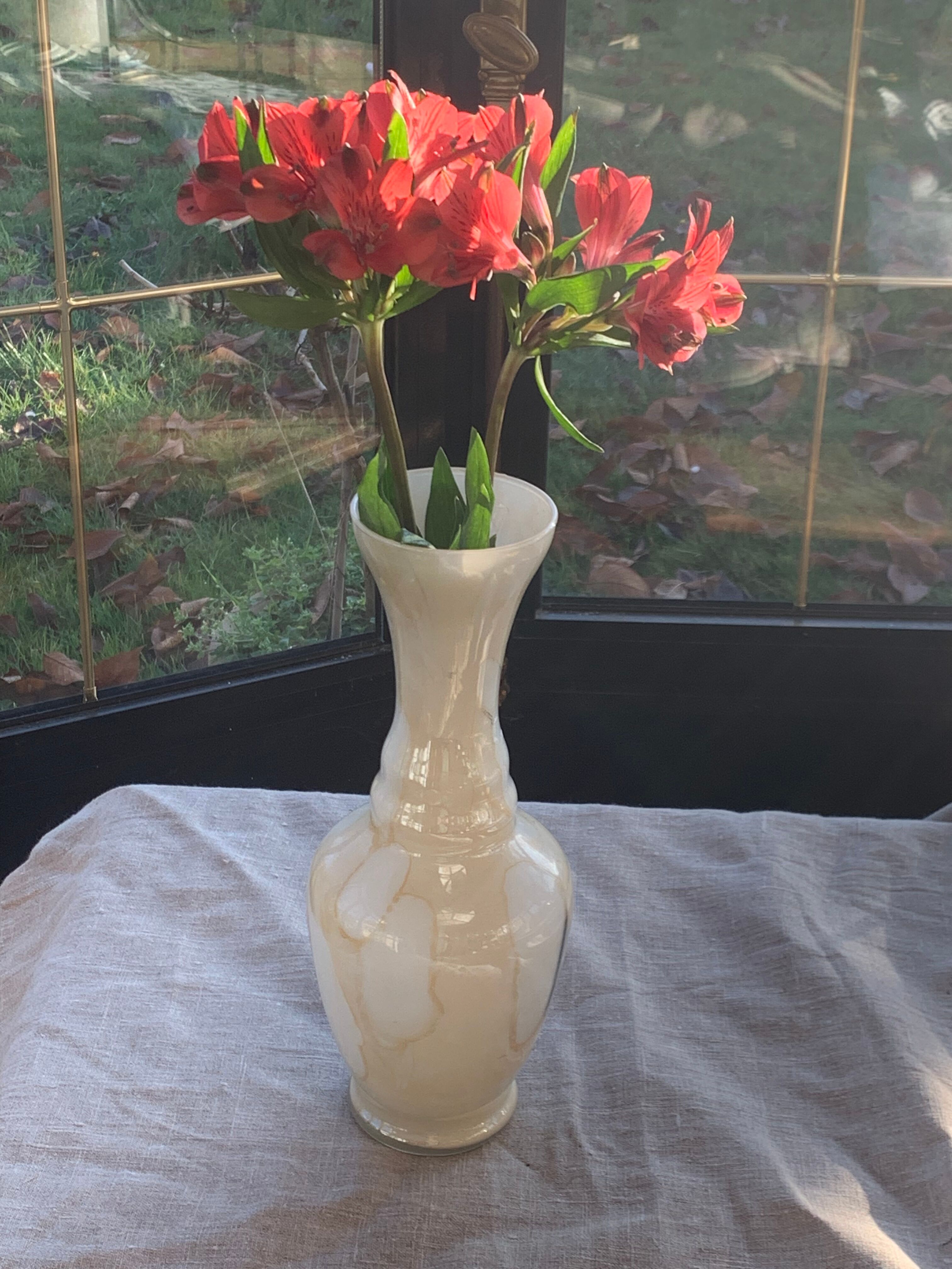 Beige opaline vase vintage marble effect