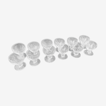 Lot de 12 verres en cristal tailles main à décor fleur