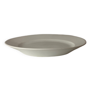 plat blanc en porcelaine
