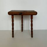 Tabouret tripode en bois massif