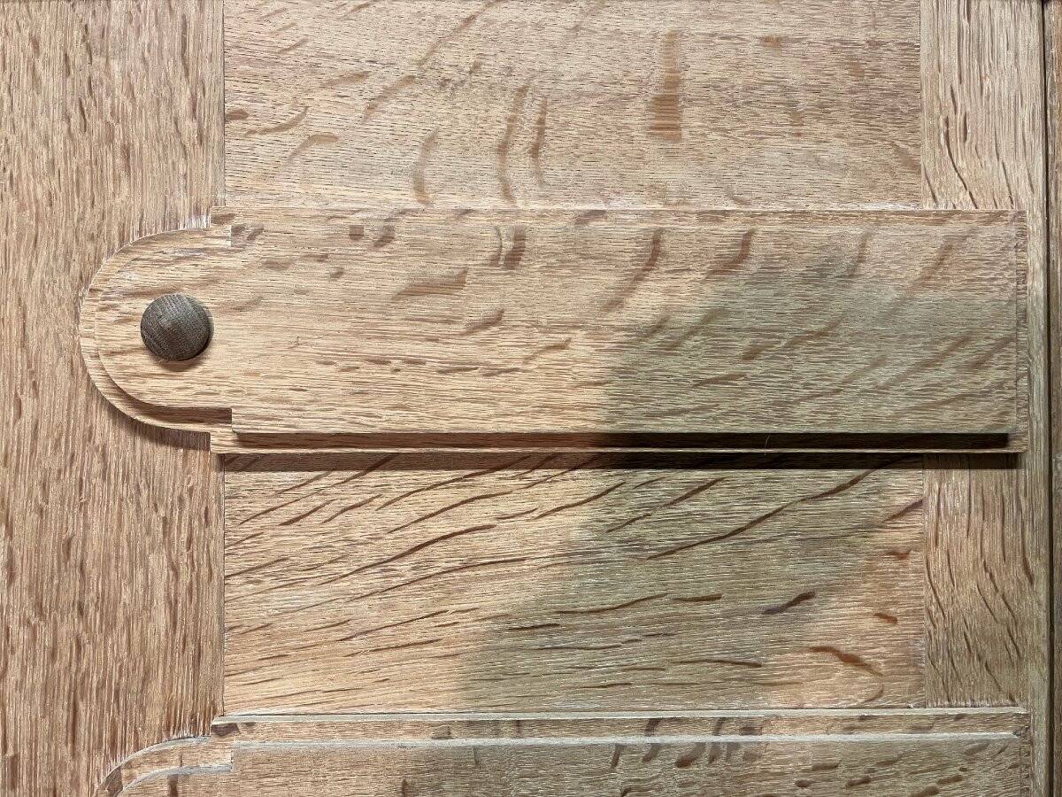 Armoire des années 40 en chêne dans le style de Guillerme et Chambron, années 1960