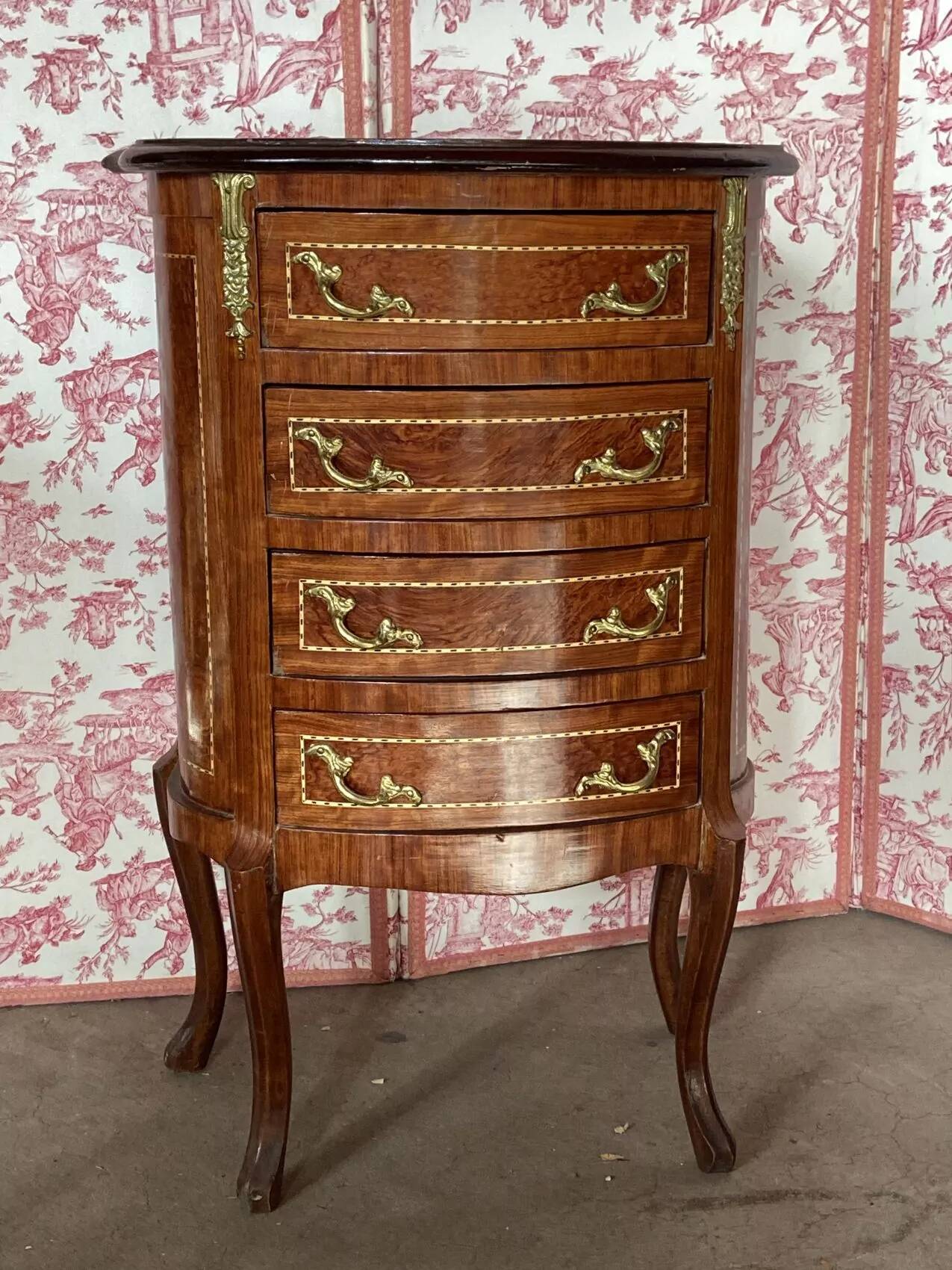 Curved Louis XV style chest of drawers with four drawers – 20th century.