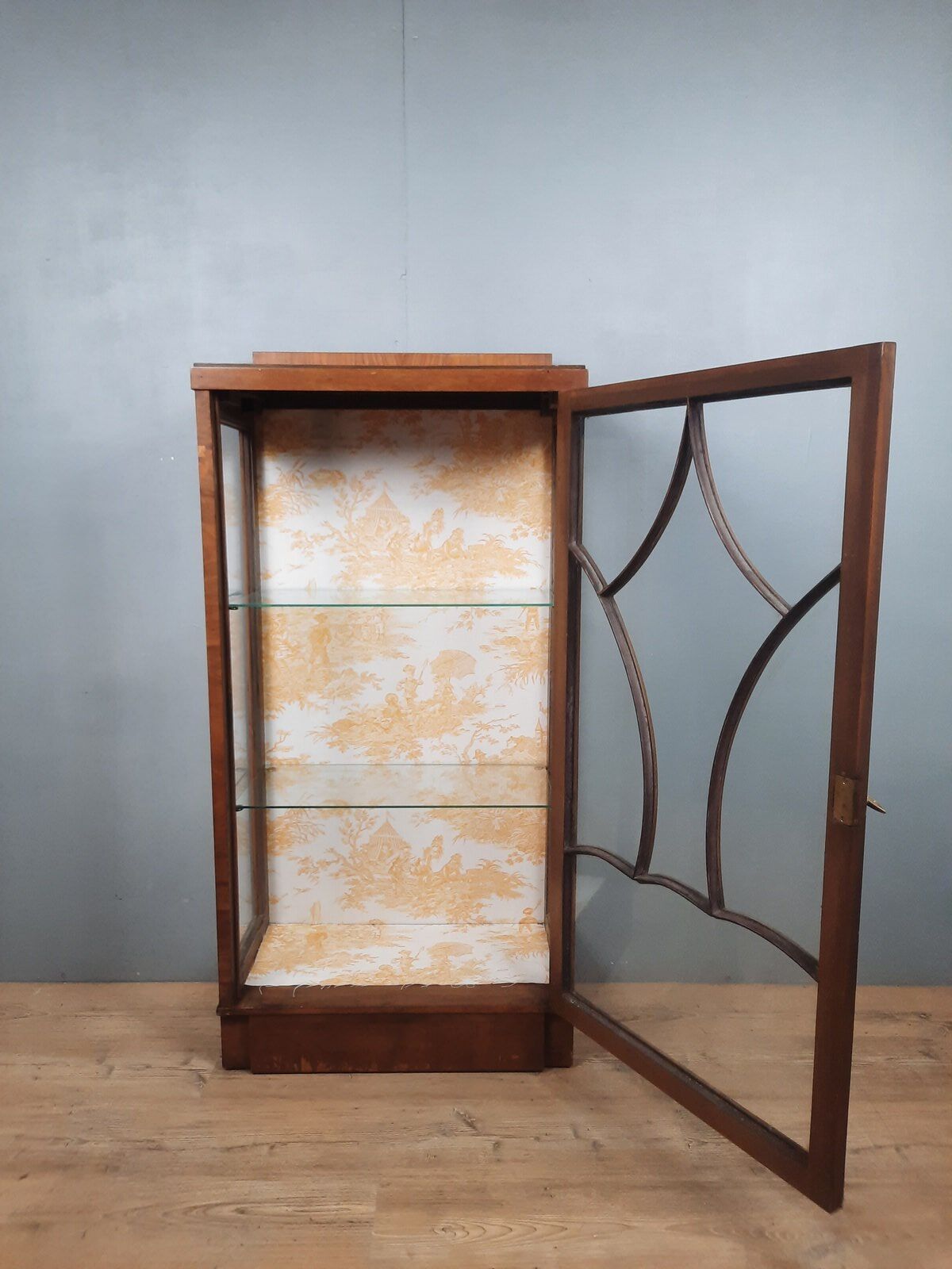 English art deco style showcase