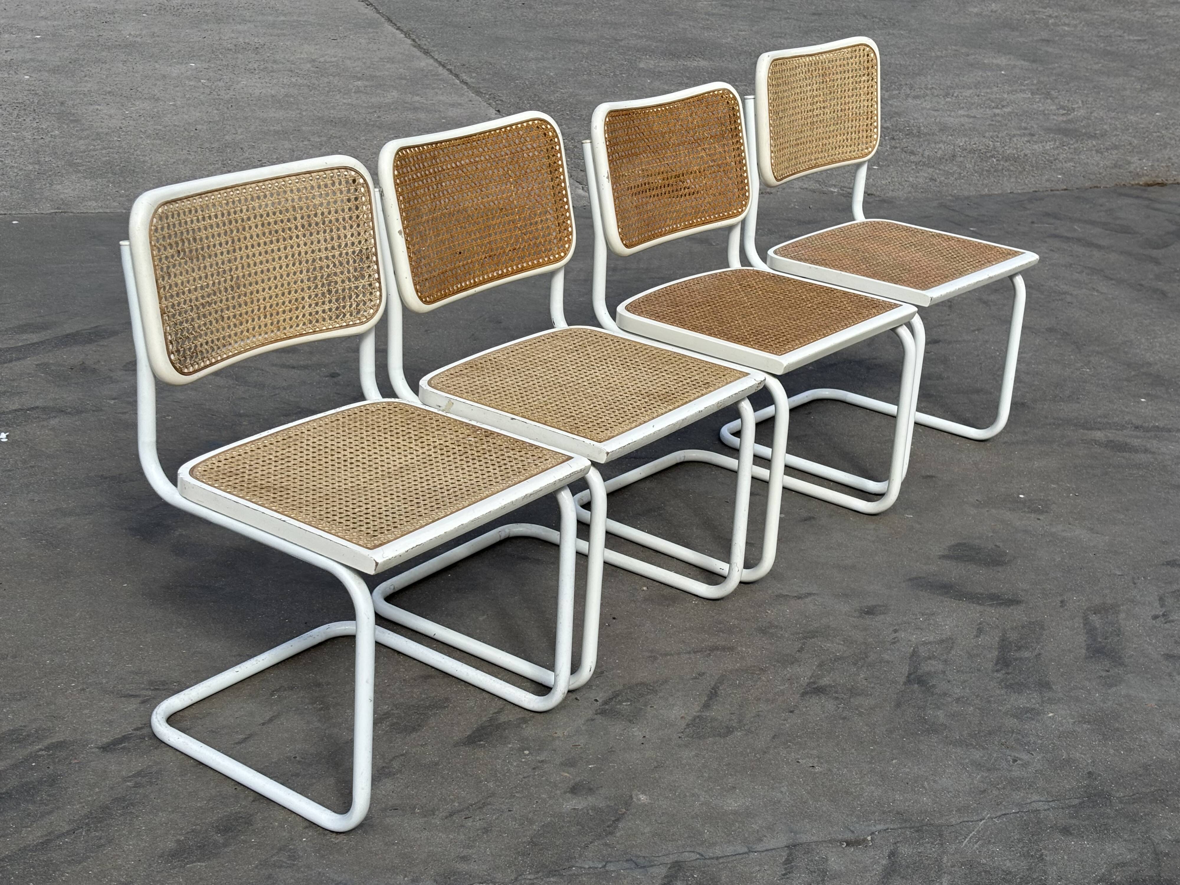 Set of 4 Cesca b32 model chairs in white dining chair