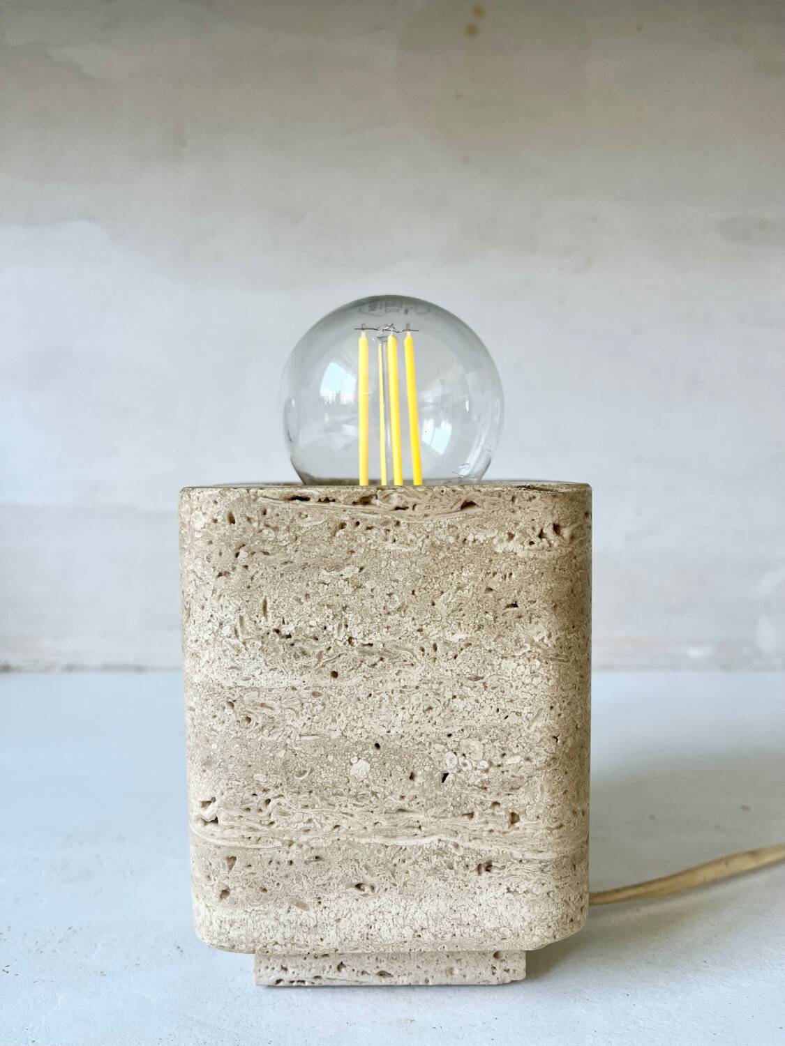 Lampe de chevet en travertin italien vintage