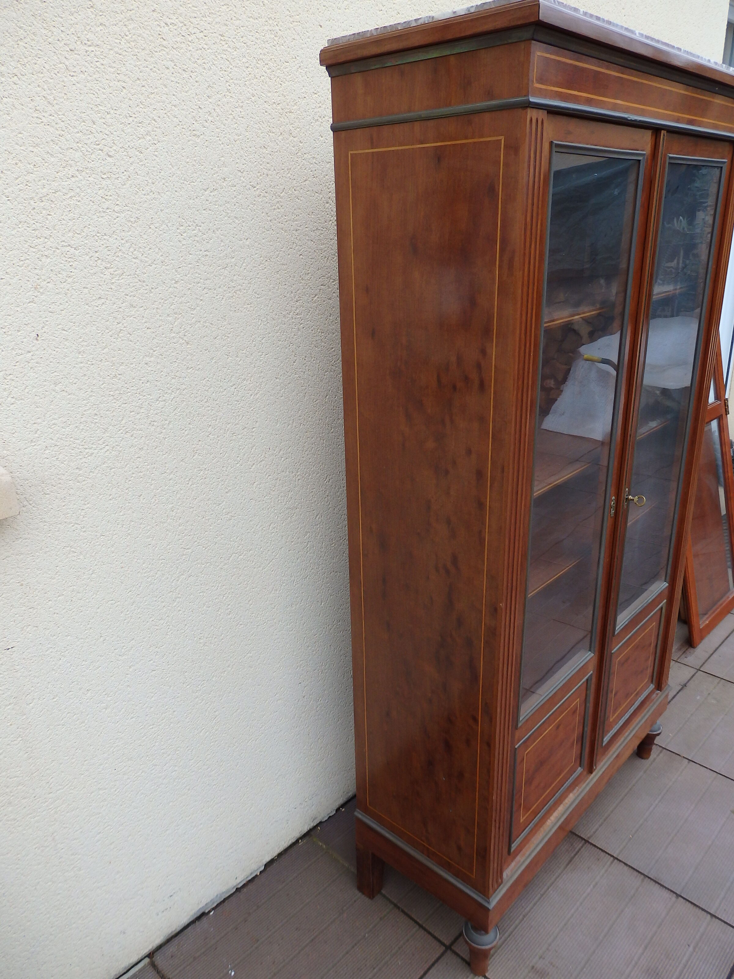 louis XVI showcase furniture