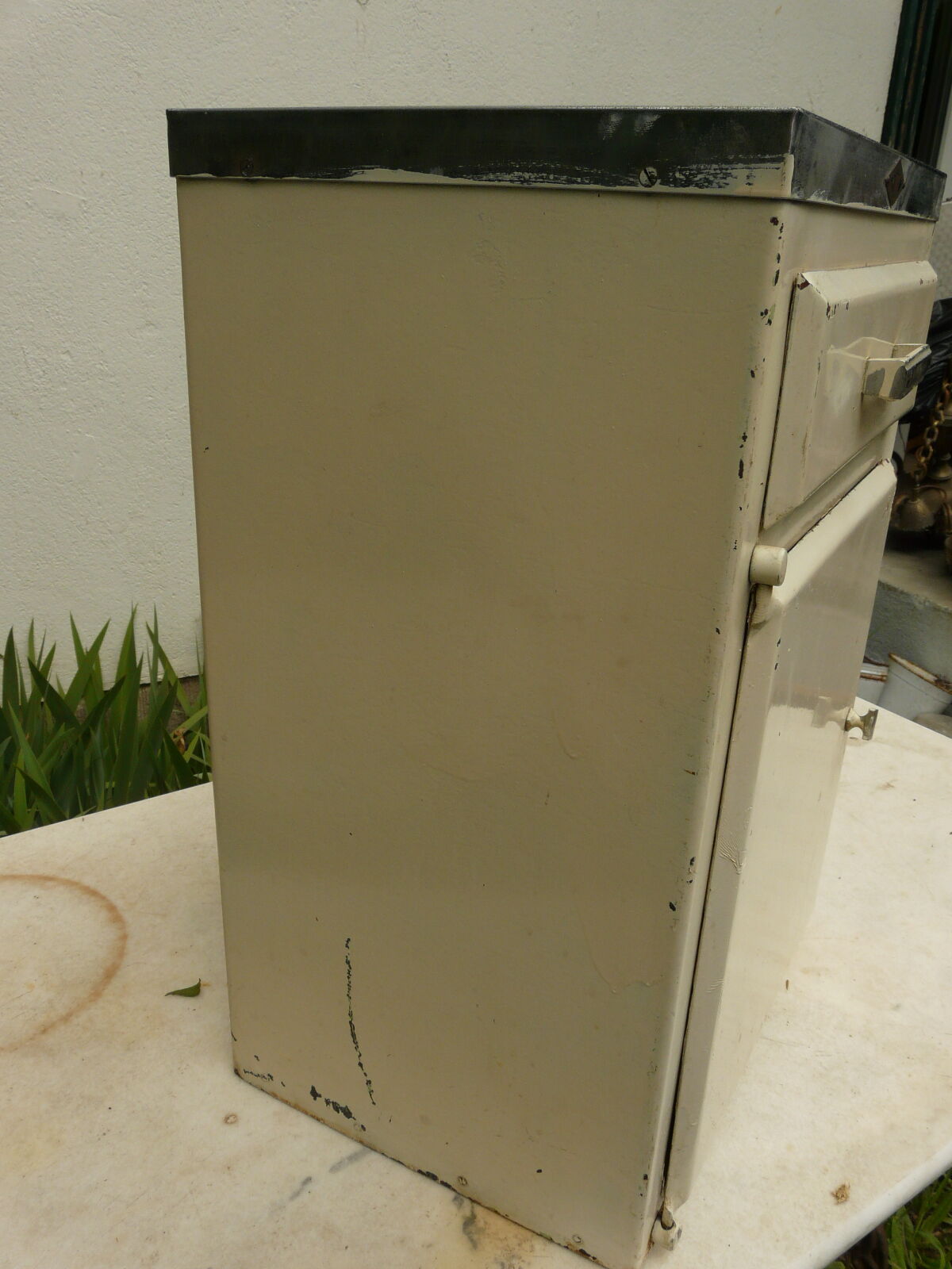 Meuble de métier coiffeur années 60 en métal