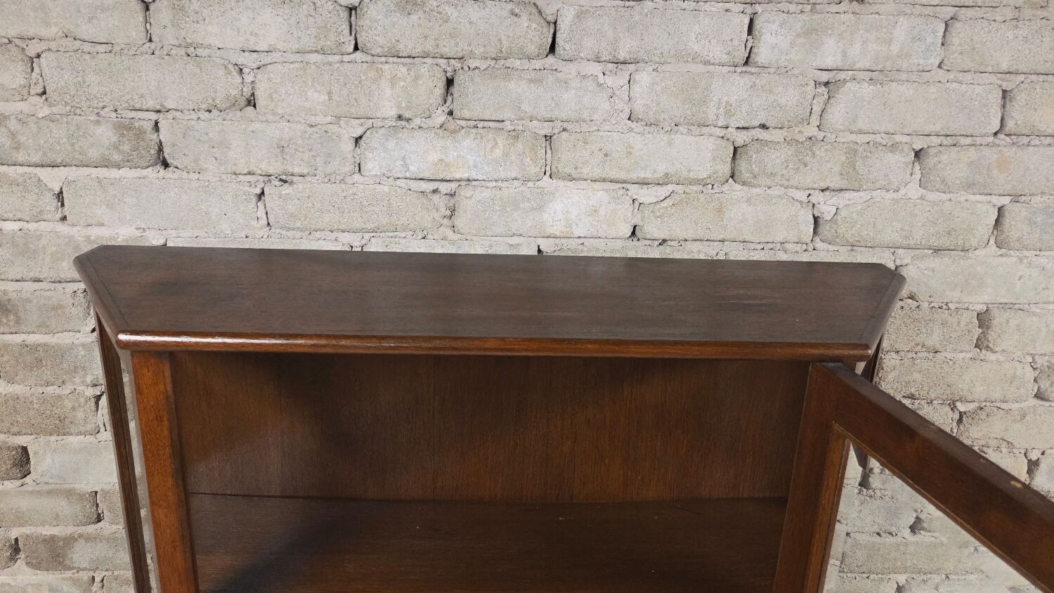 Vintage two-body display cabinet in oak from the 1950s.
