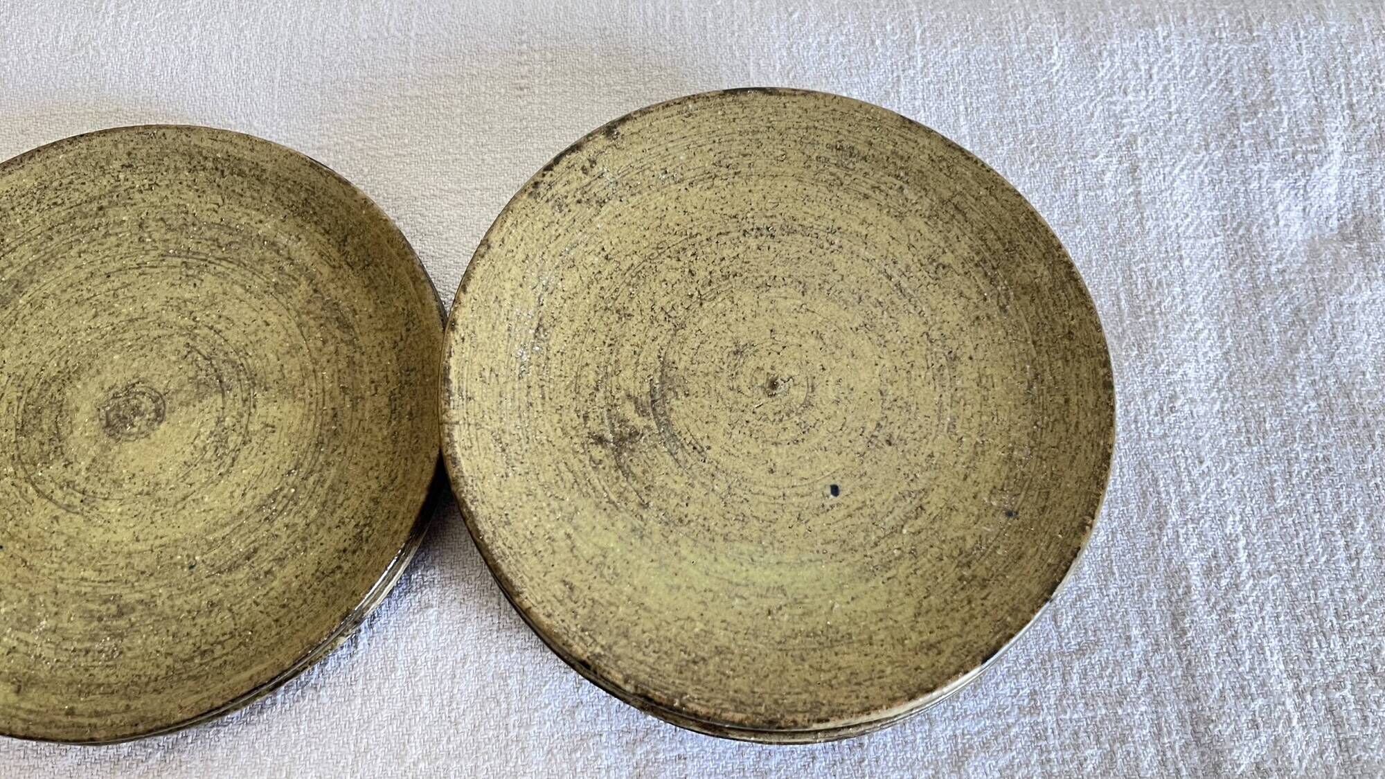 Set of 6 dessert plates in brutalist stoneware from the 1970s.