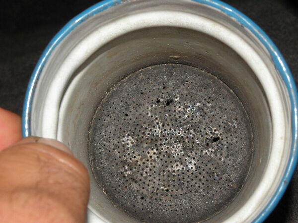 Cafetière vintage en émail bleu ciel français