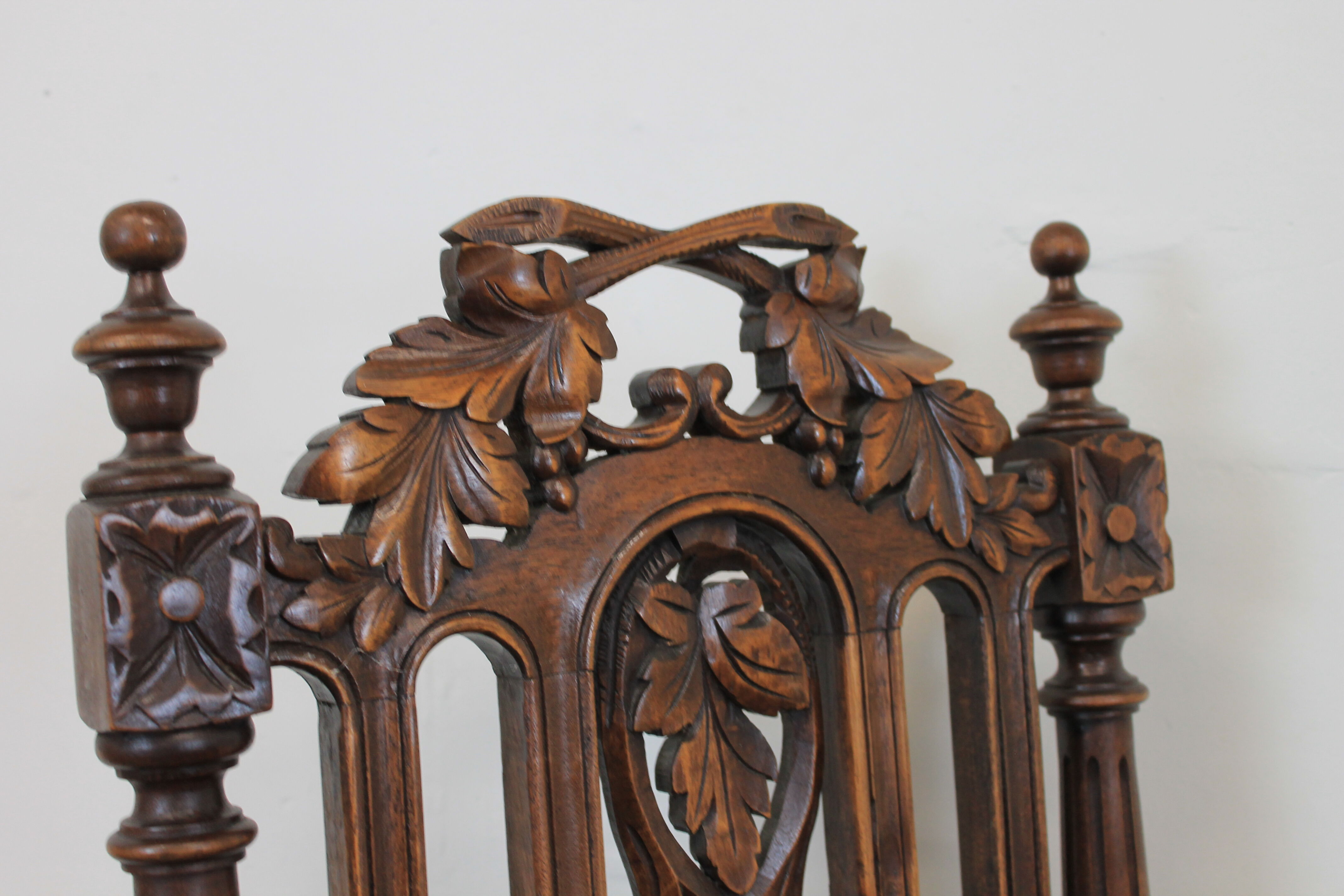 Set of 6 Renaissance chairs