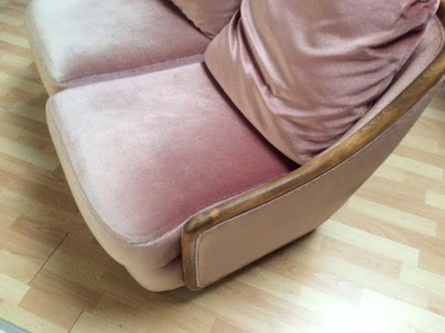 Sofa 2 places in pink velvet