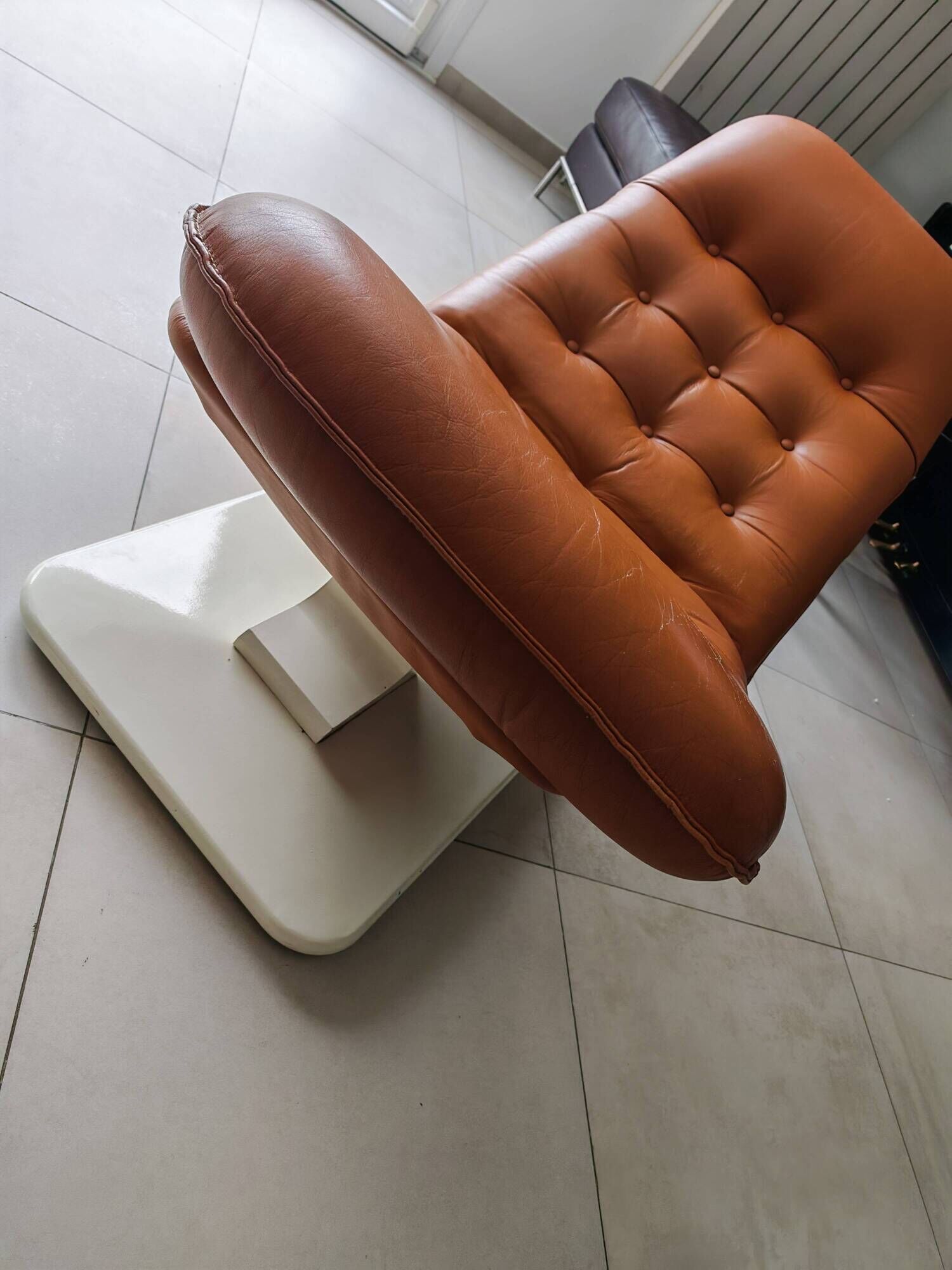 Vintage Lounge Chair & Ottoman "Origlia" – Tawny Leather & Pirelli Straps