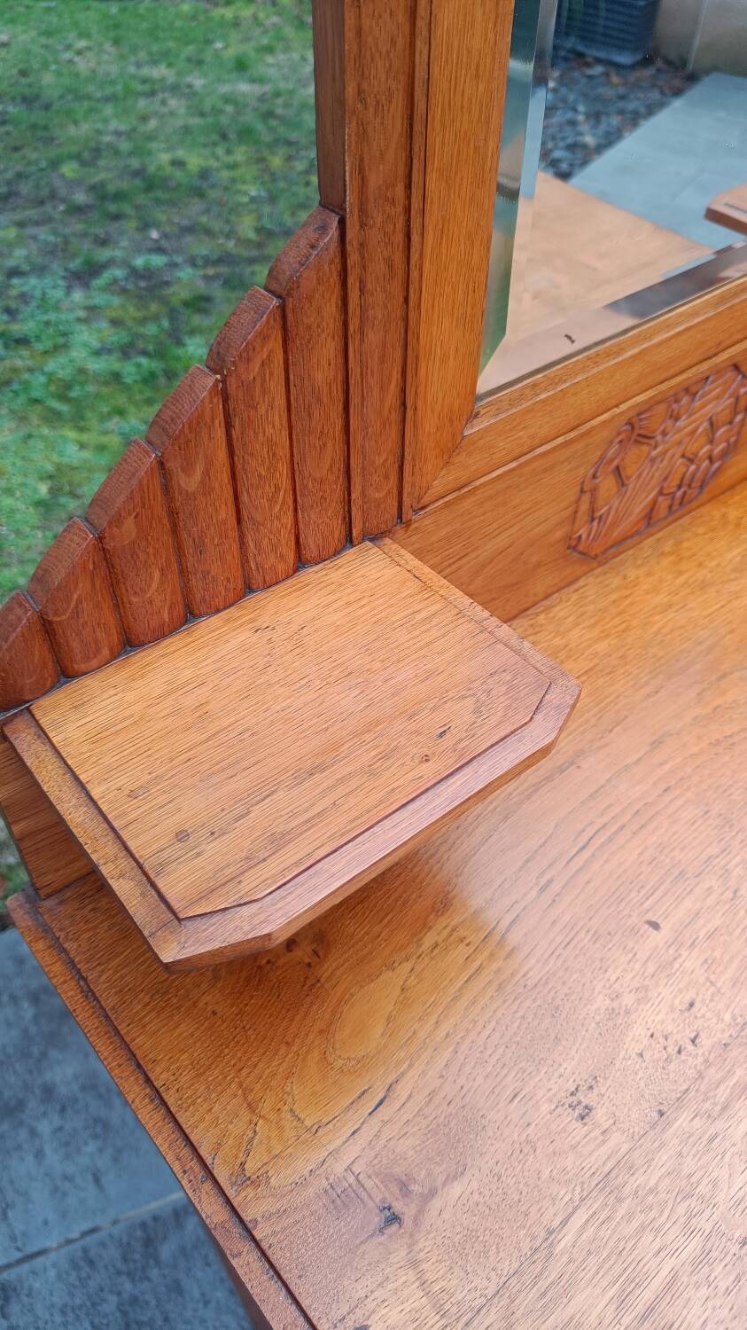 Art Deco hairdresser with bevelled mirror