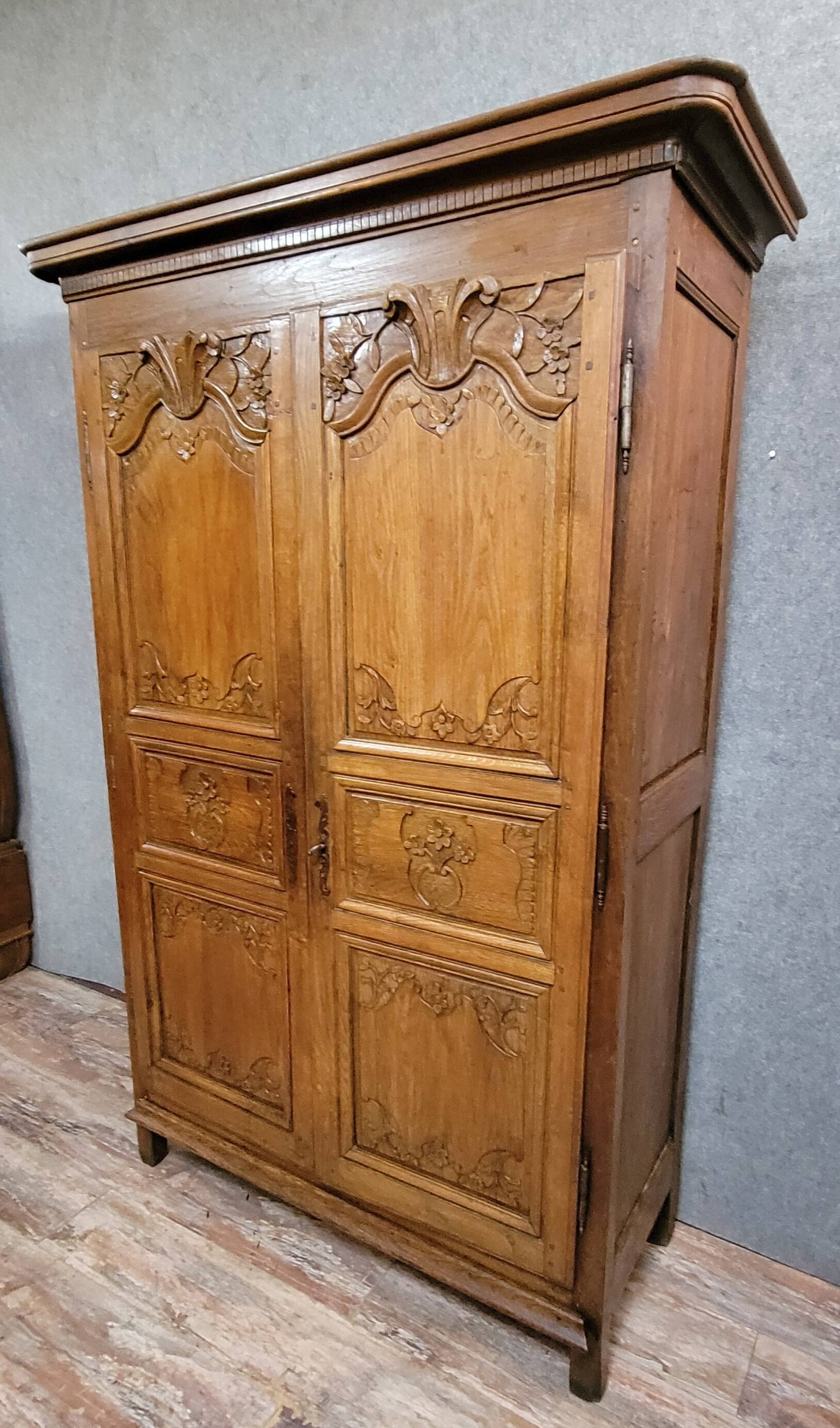 Louis XIV period wardrobe in solid oak, decorated with superb carvings