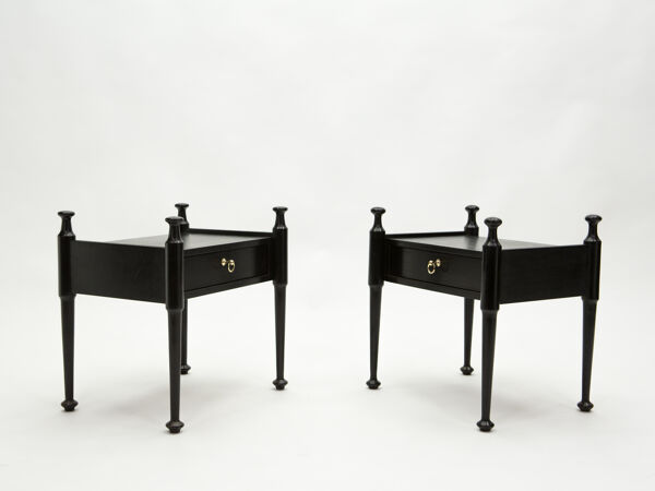 Paire de chevets en chêne teinté noir et laiton vers 1970
