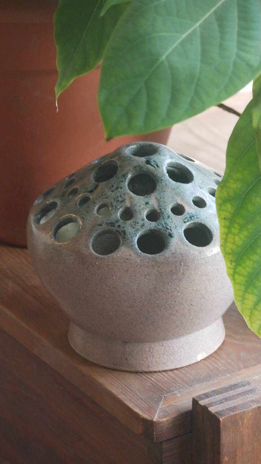 Stoneware flower holder Accolay