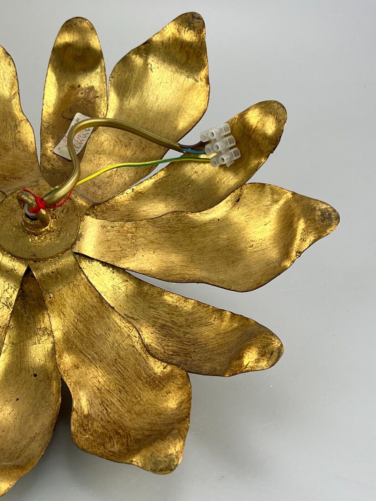 Wall sconce in brass