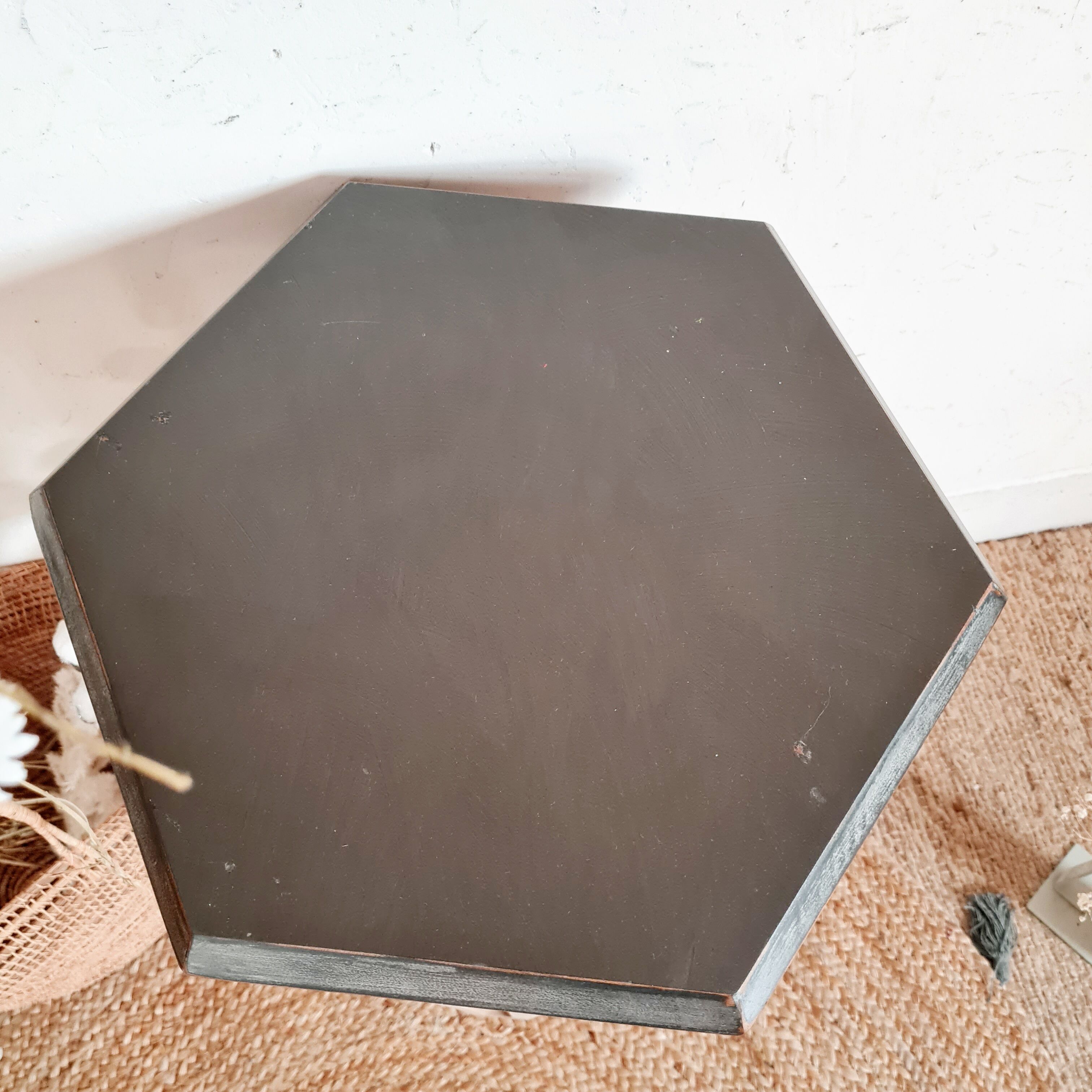 Worker - renovated antique jewelry furniture