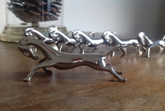 6 Metal horse knife holders