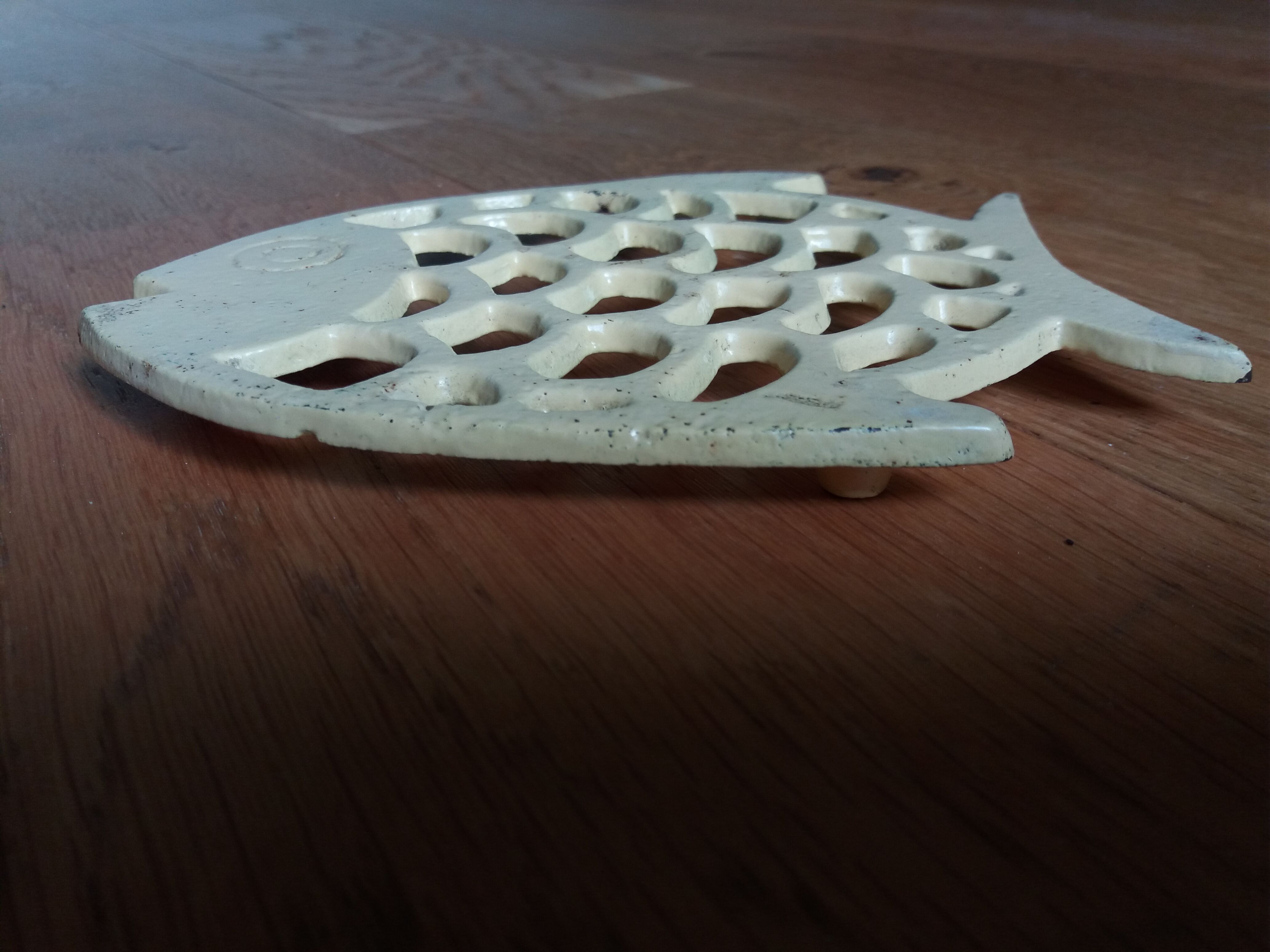 Cast iron underbody fish shape