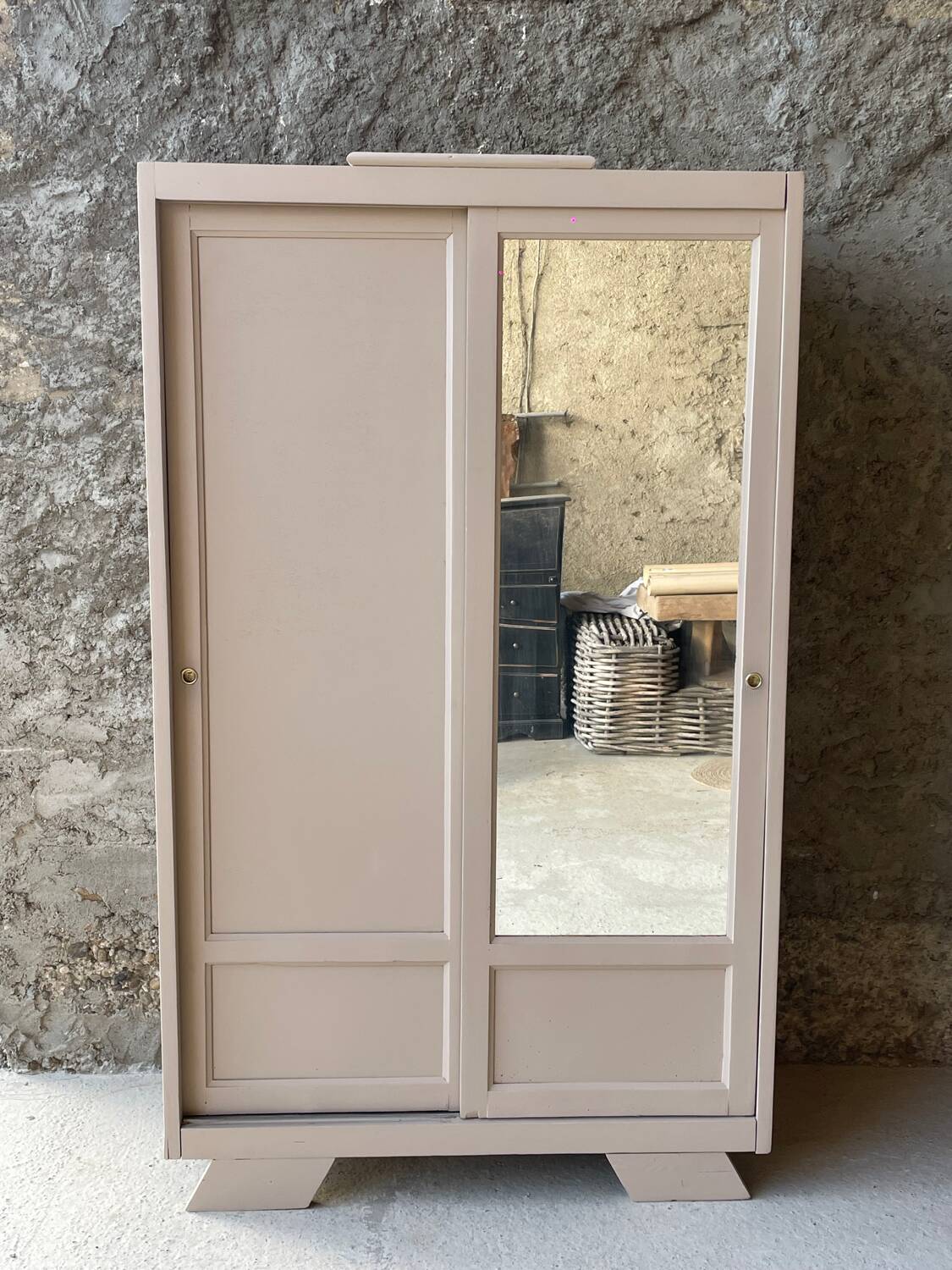 Armoire vintage