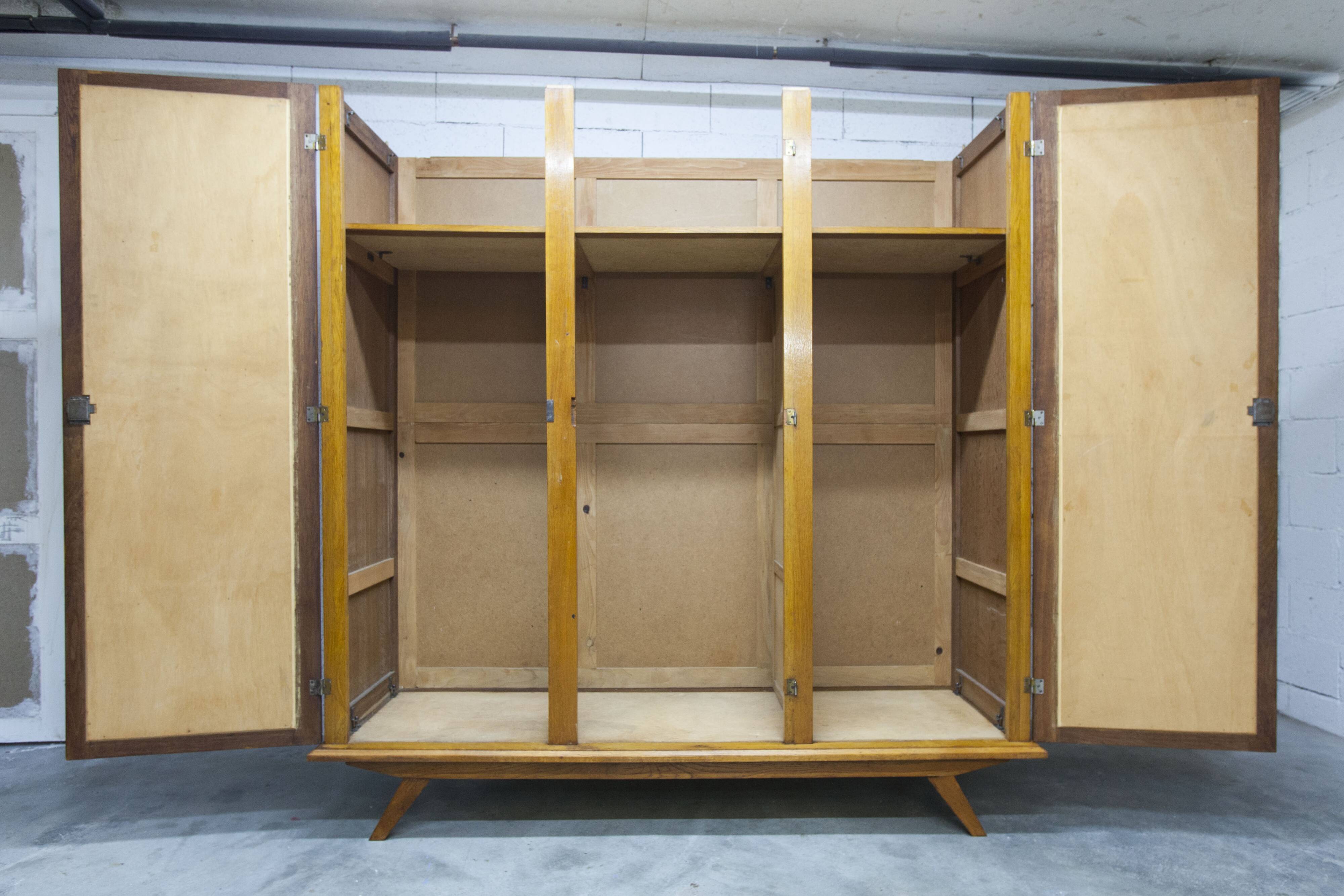 French wardrobe with tapered legs, 3 doors, 120cm hanging rail, new.