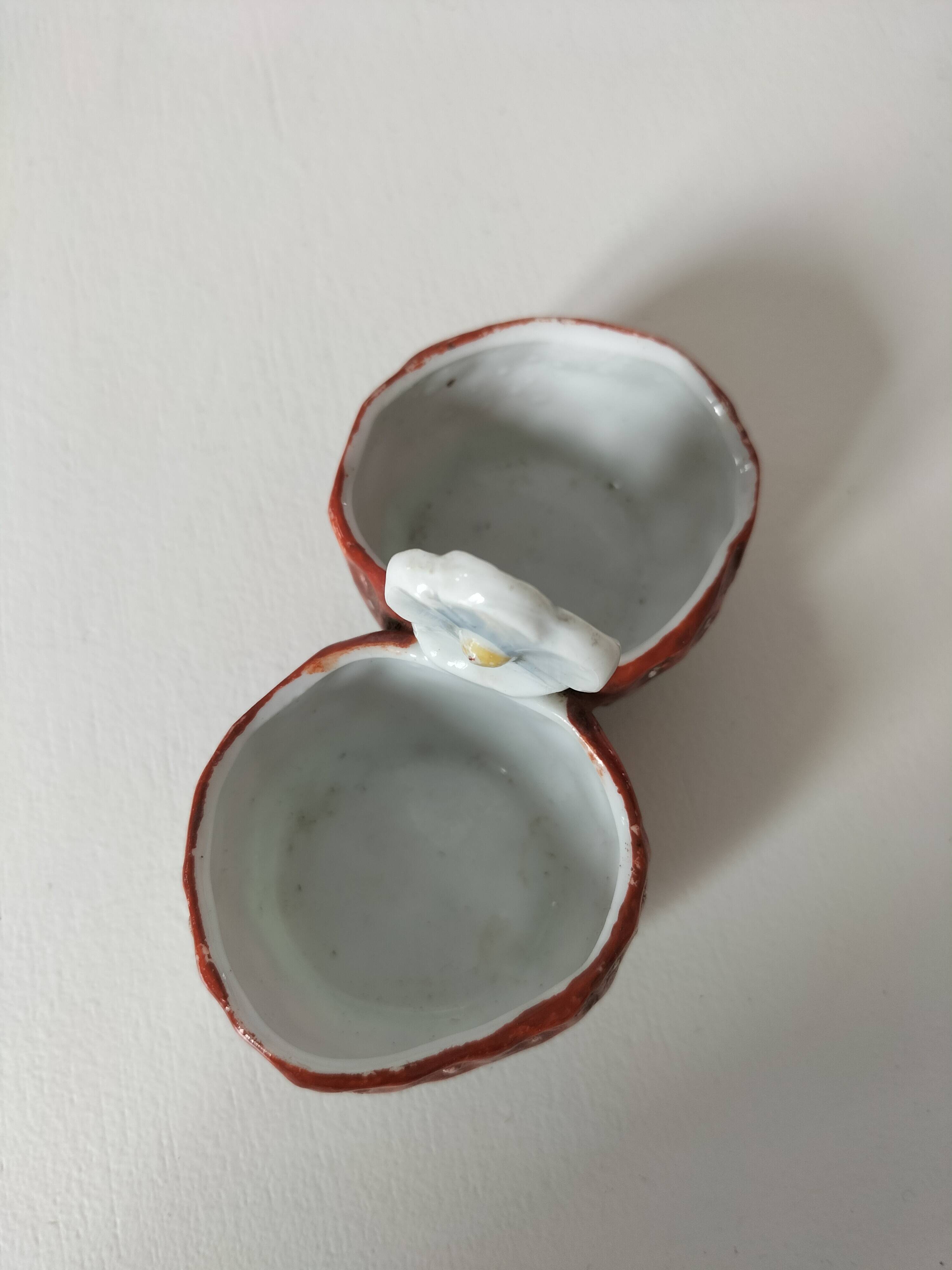 Salière poivrière fraises en barbotine vintage