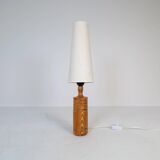 Mid-century modern sculptural table lamp in pine, 1970s.