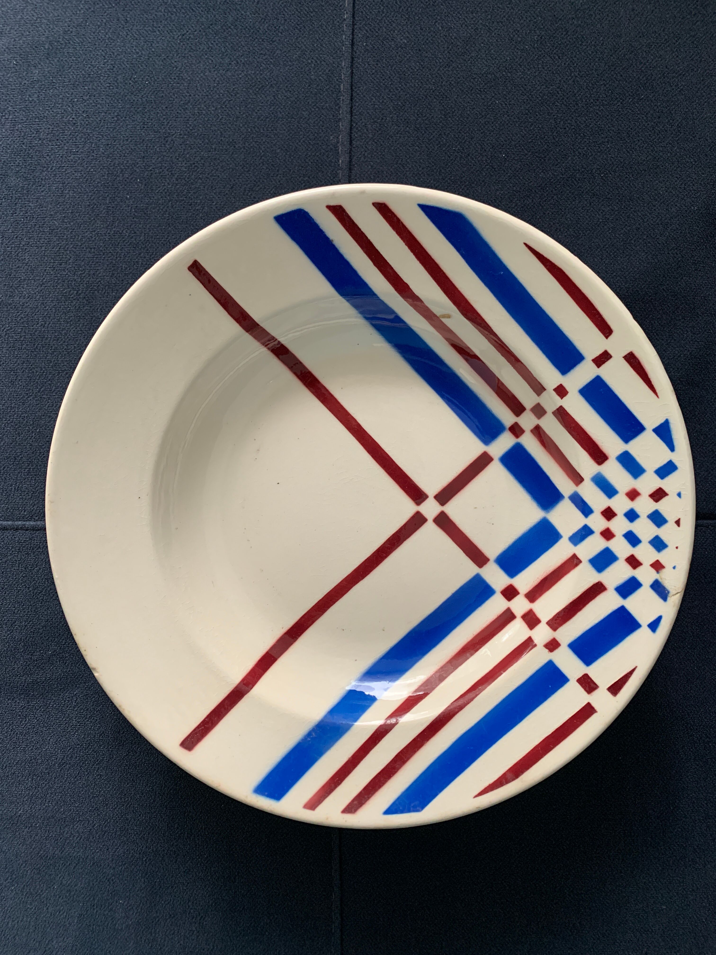 6 assiettes creuses aux couleurs basques, KG Lunéville, 1930