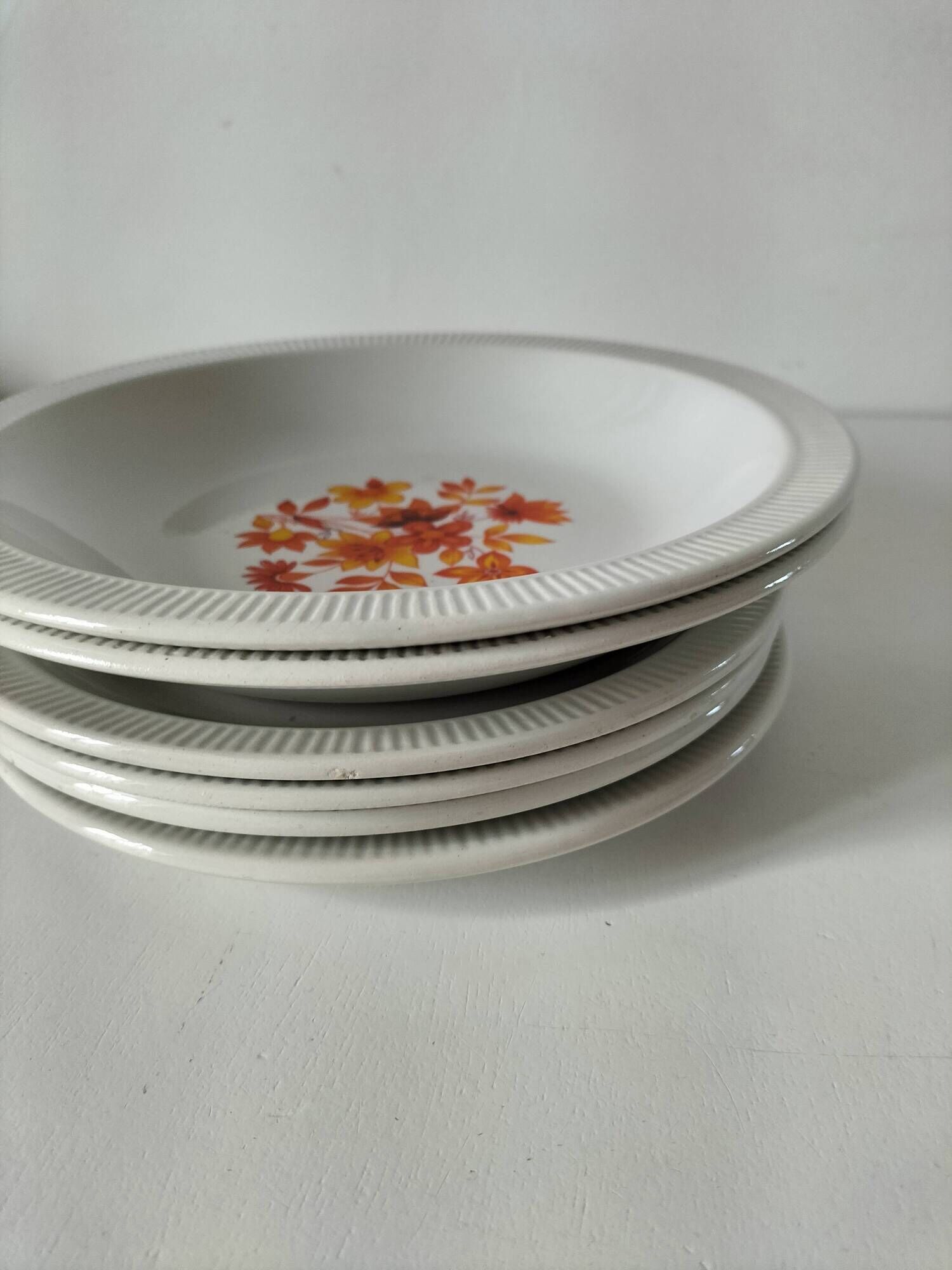 6 flower power plates from the 70s