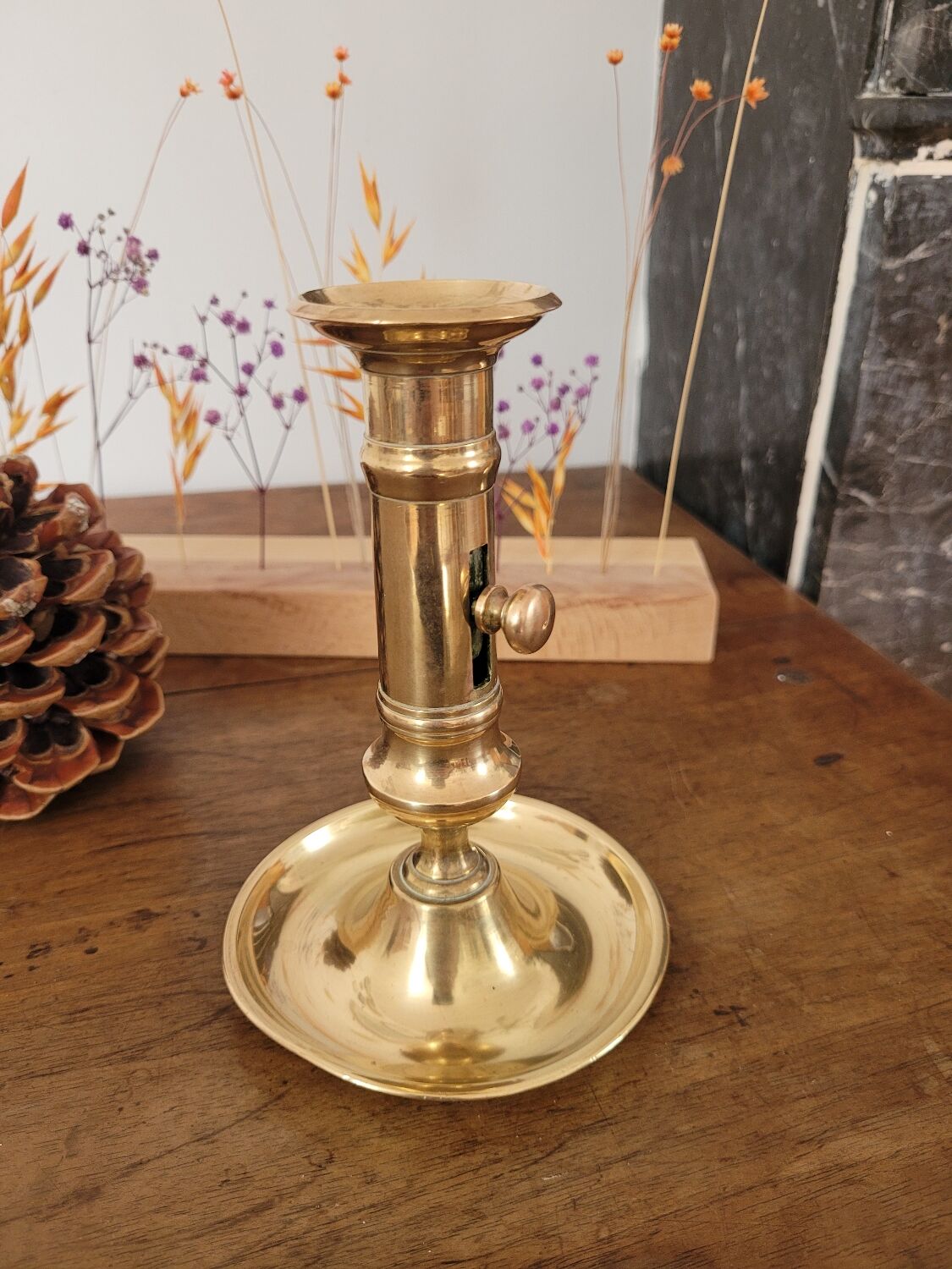 Push candle holder with hollow dish