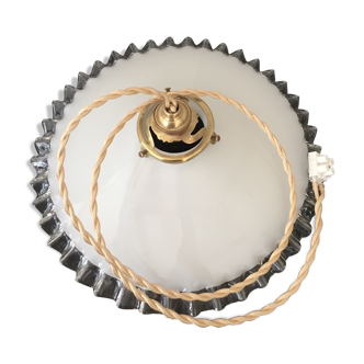Suspension ancienne opaline blanche et laiton N°10