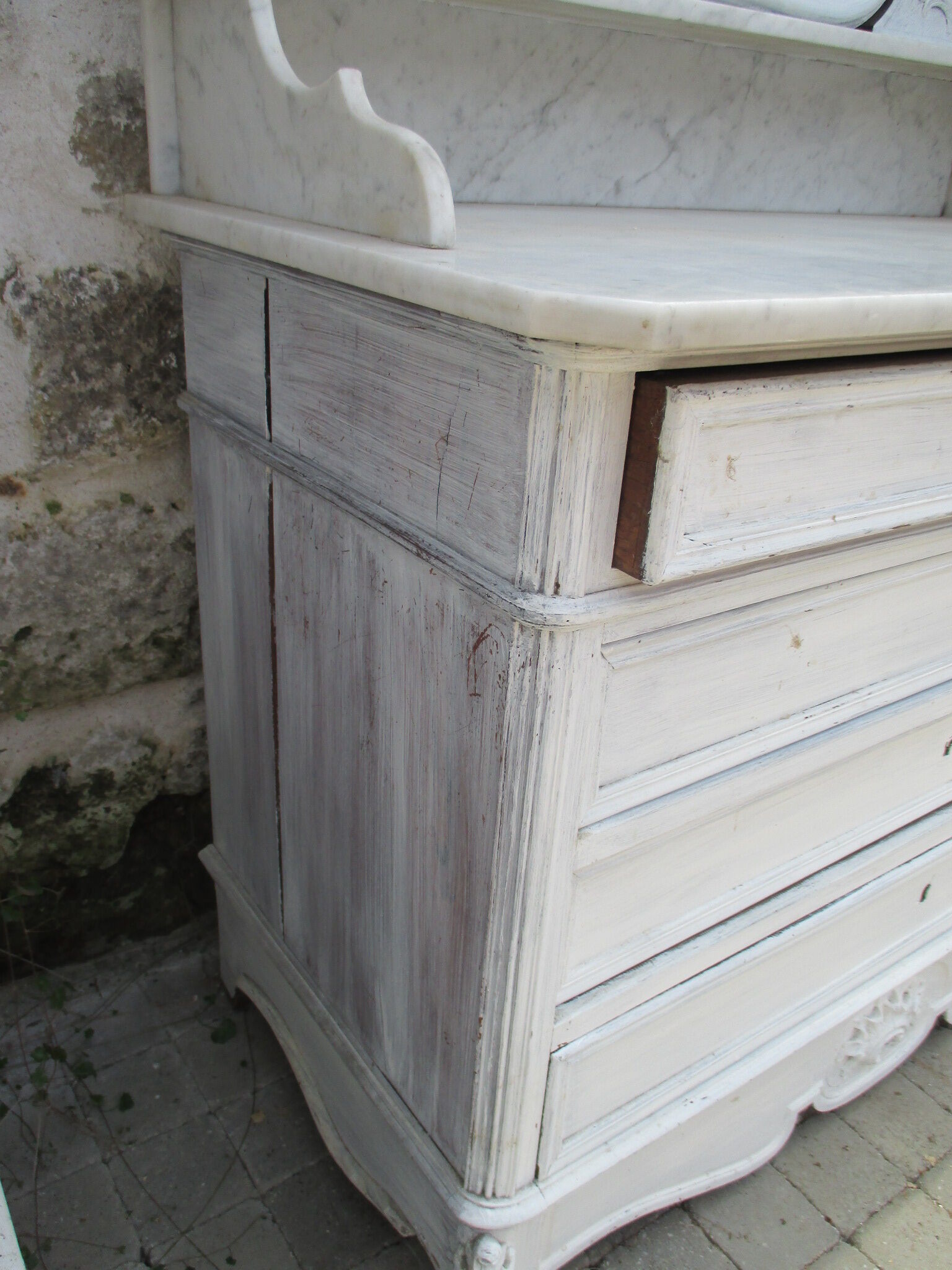 Dressing table