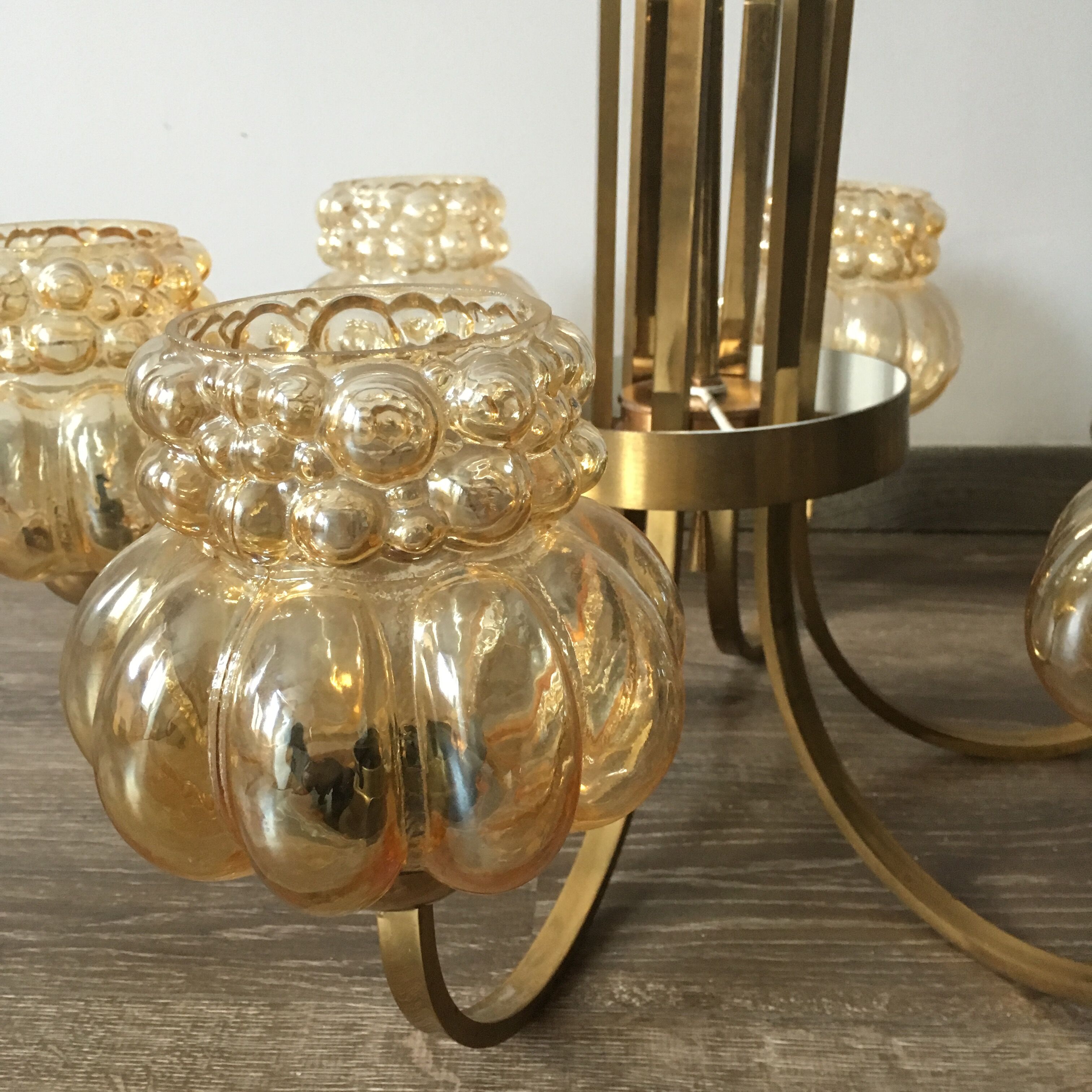 Brass-style chandelier and puffed glass 60/70