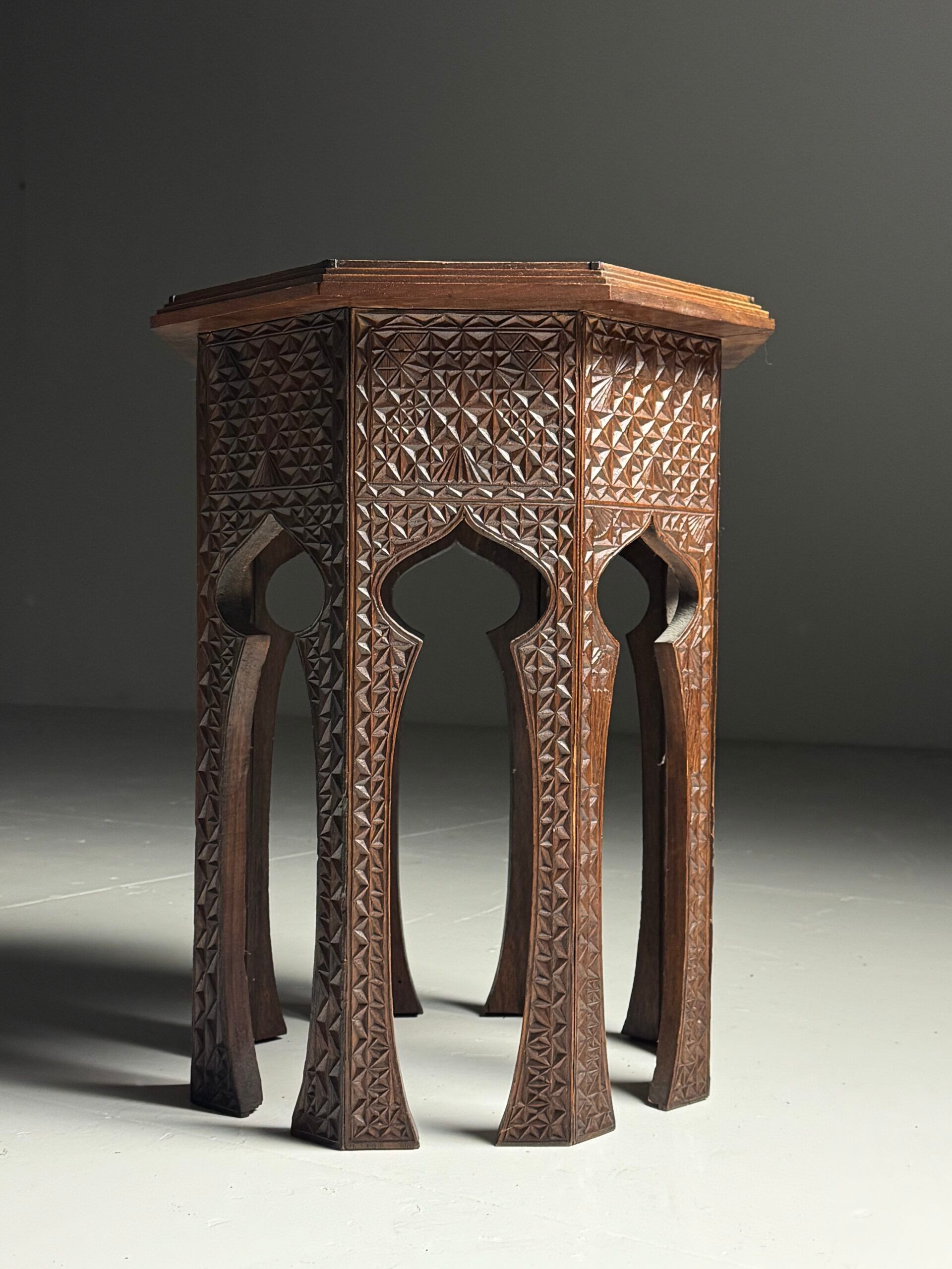 Table d'appoint anglo-indienne vers 1900