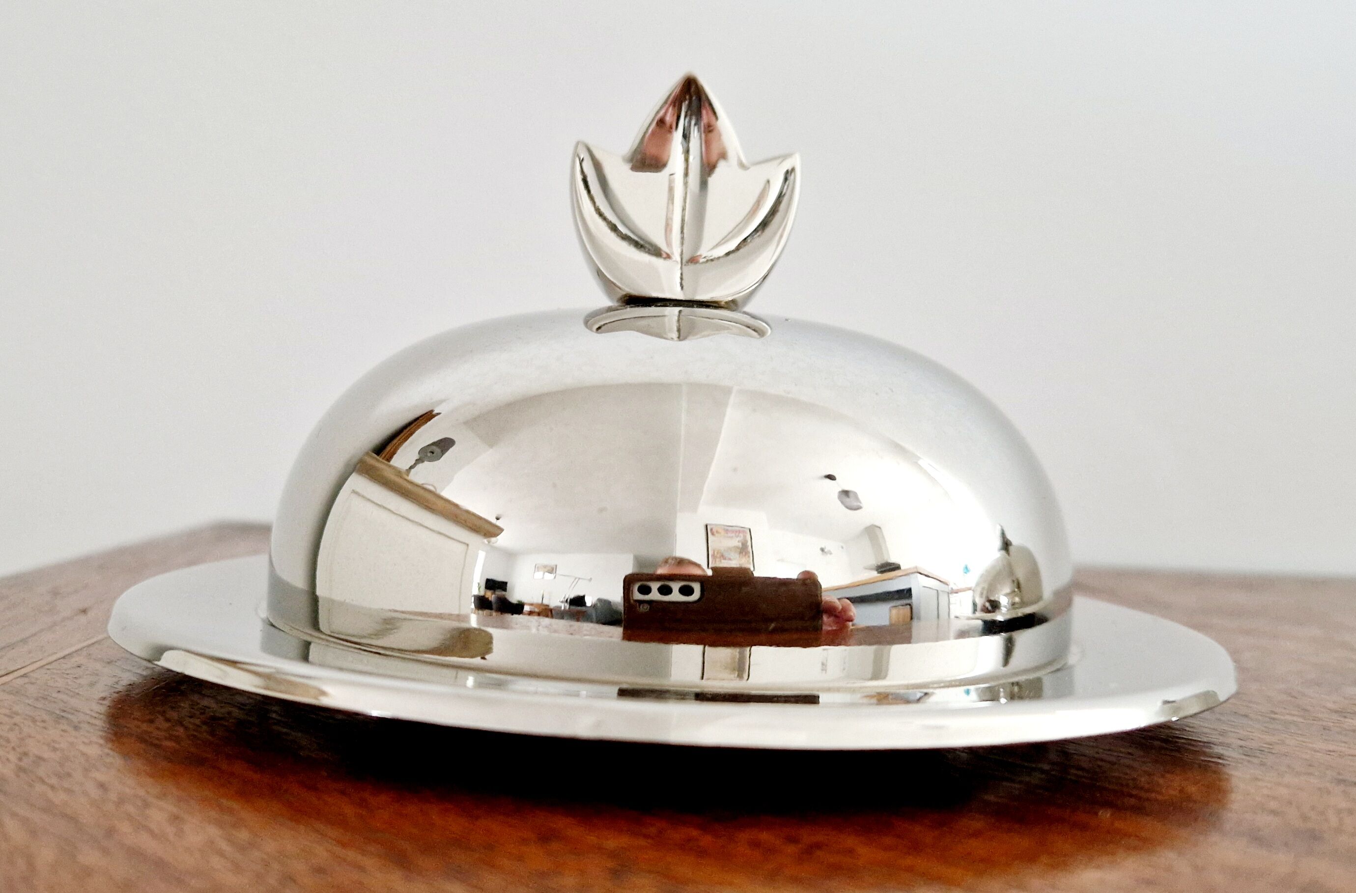 Individual butter dish in silver metal leaf decoration