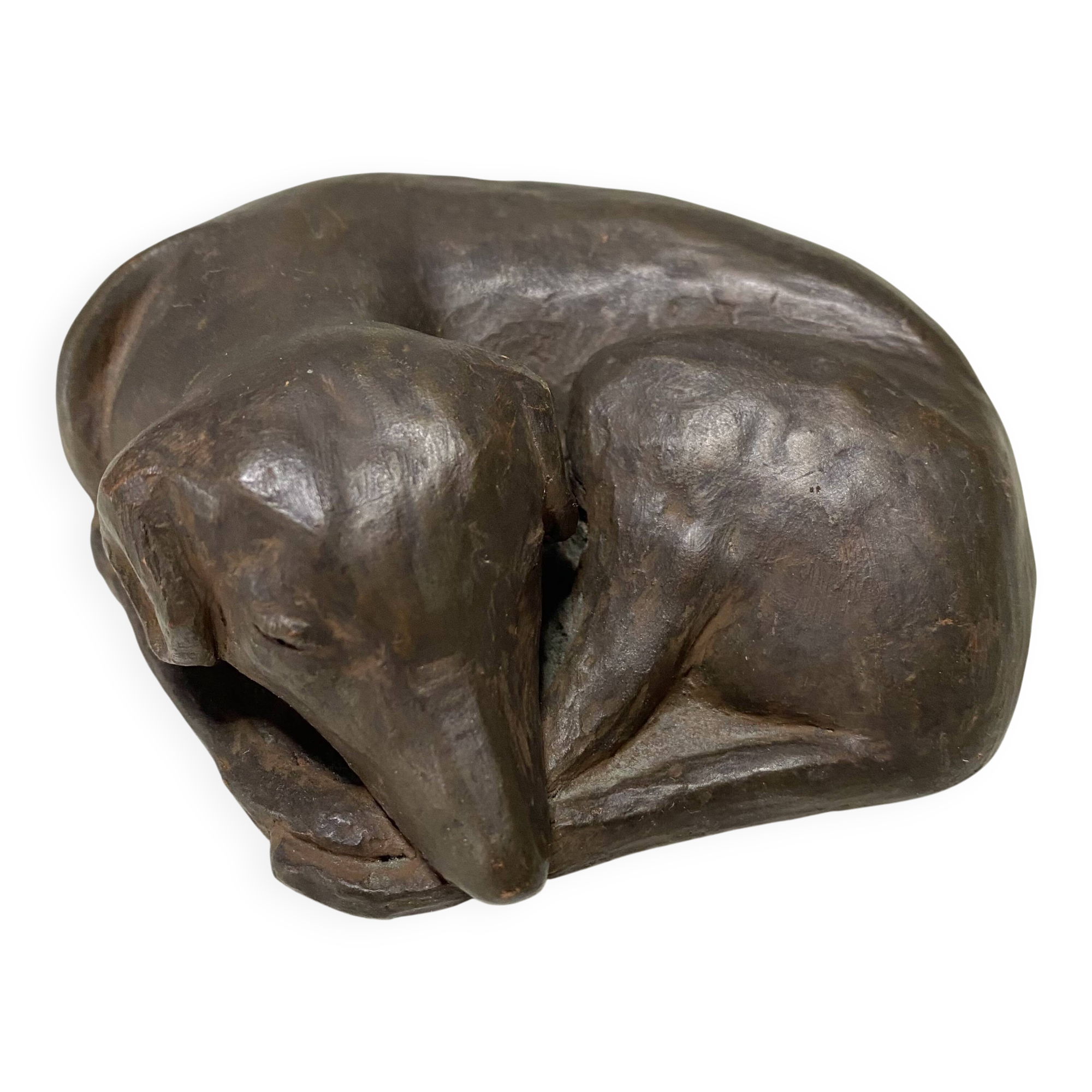 Sculpture chien couché